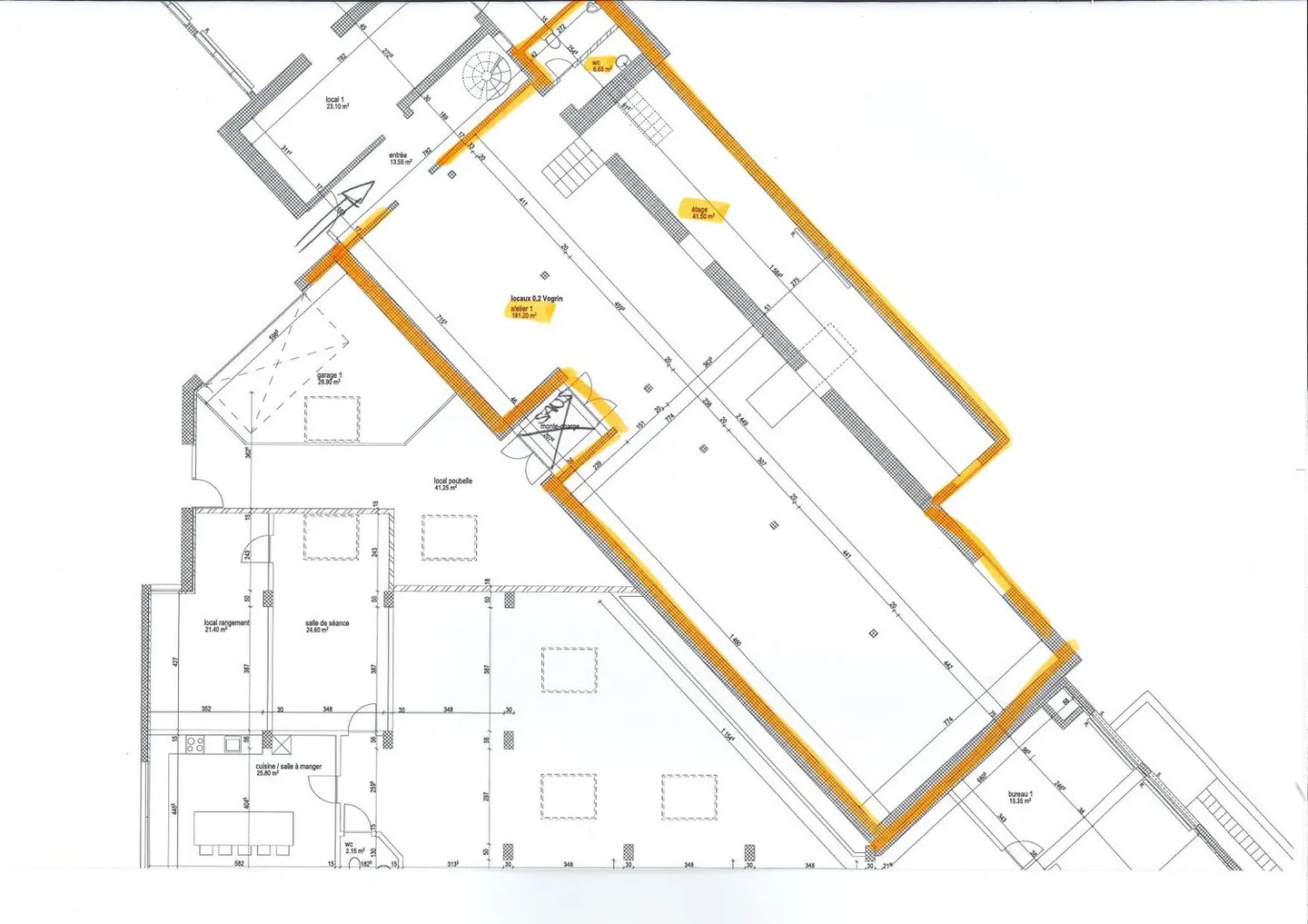 For rent: Large commercial space on the ground floor - Photo 1 of 5