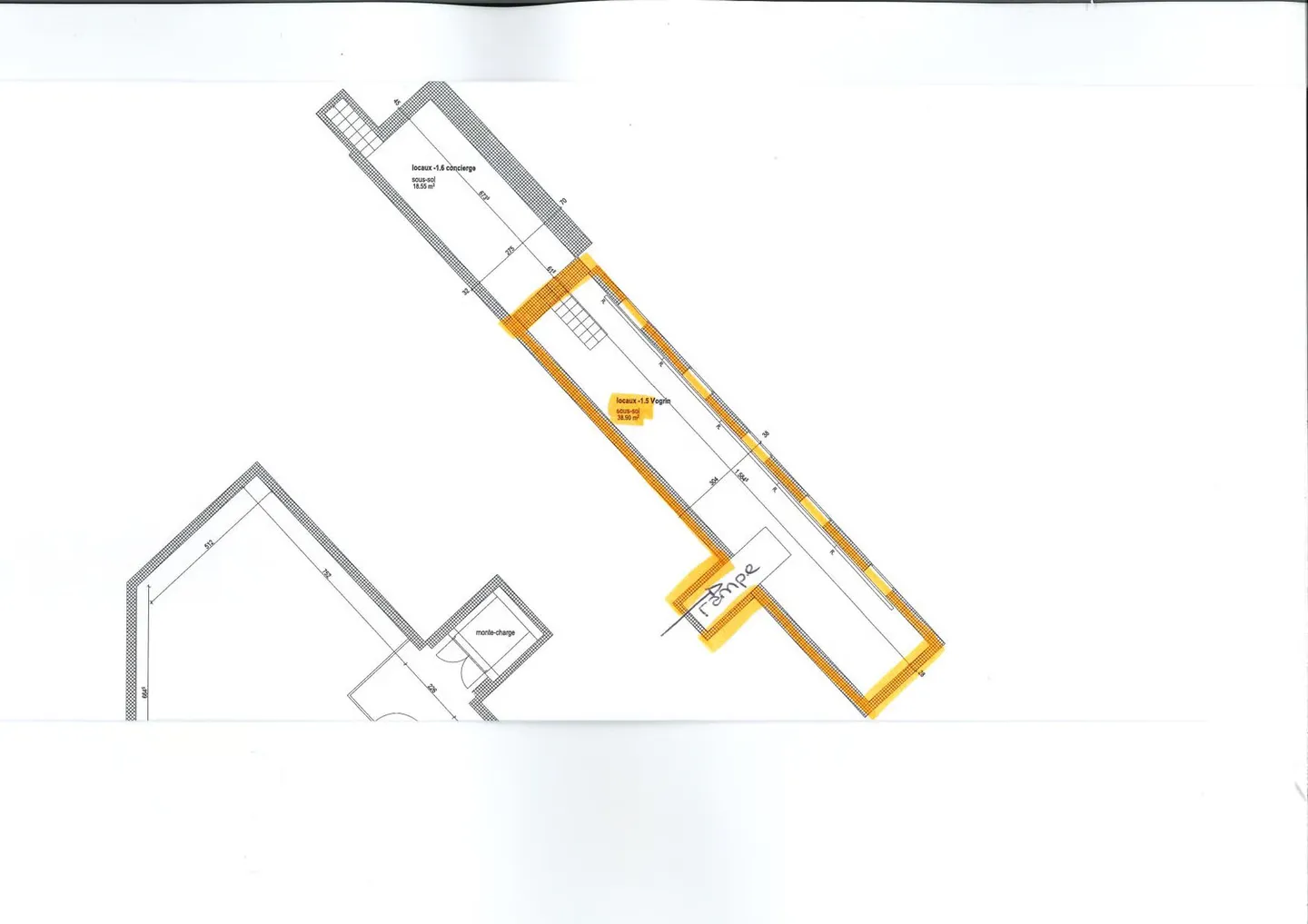 For rent: Large commercial space on the ground floor - Photo 2 of 5