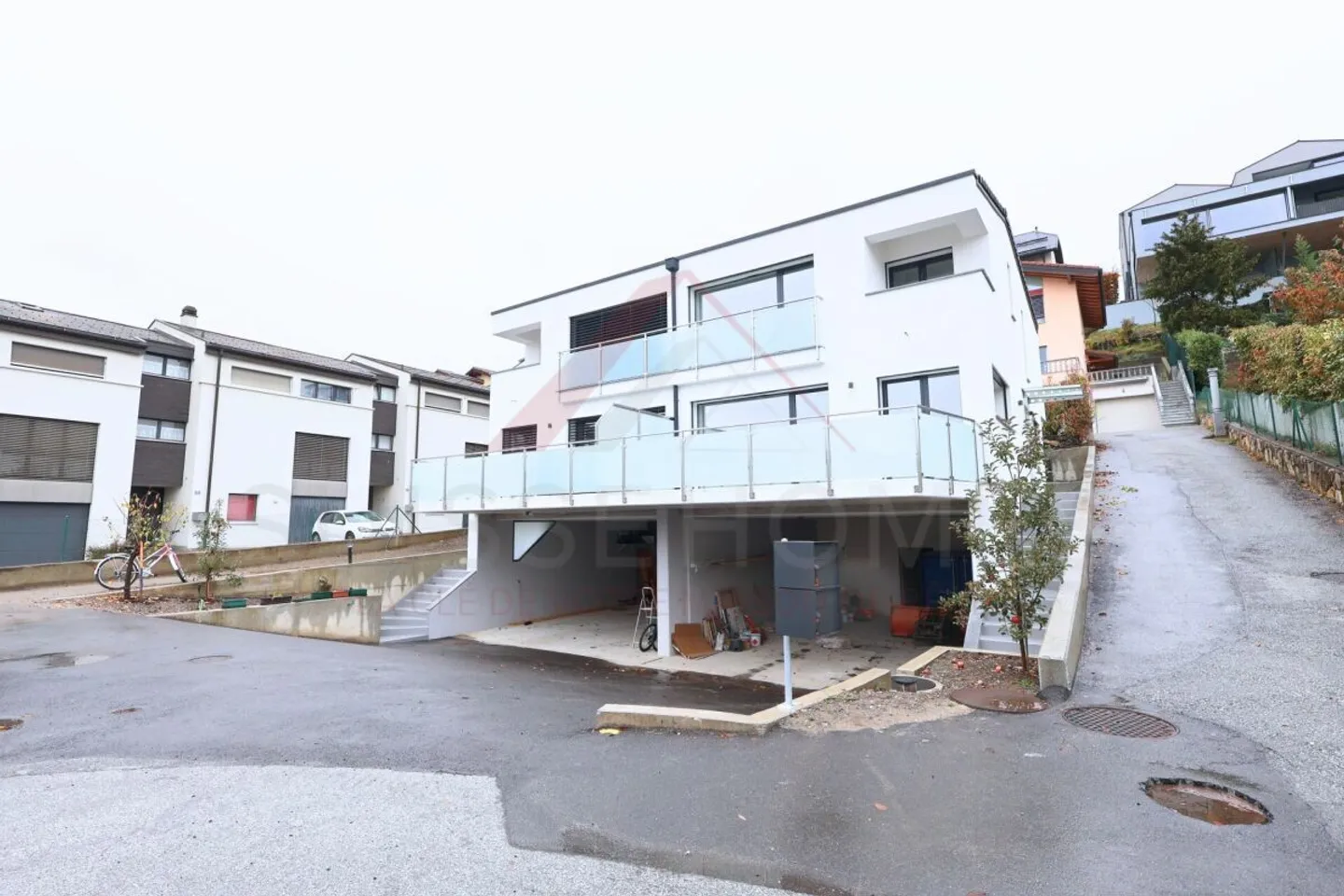 „Moutier - Einfamilienhaus mit 2 Wohnungen (2,5 + 4 Zimmer), ca. 130 m² auf 650 m² wohnen & vermieten“ - Foto 1 von 19