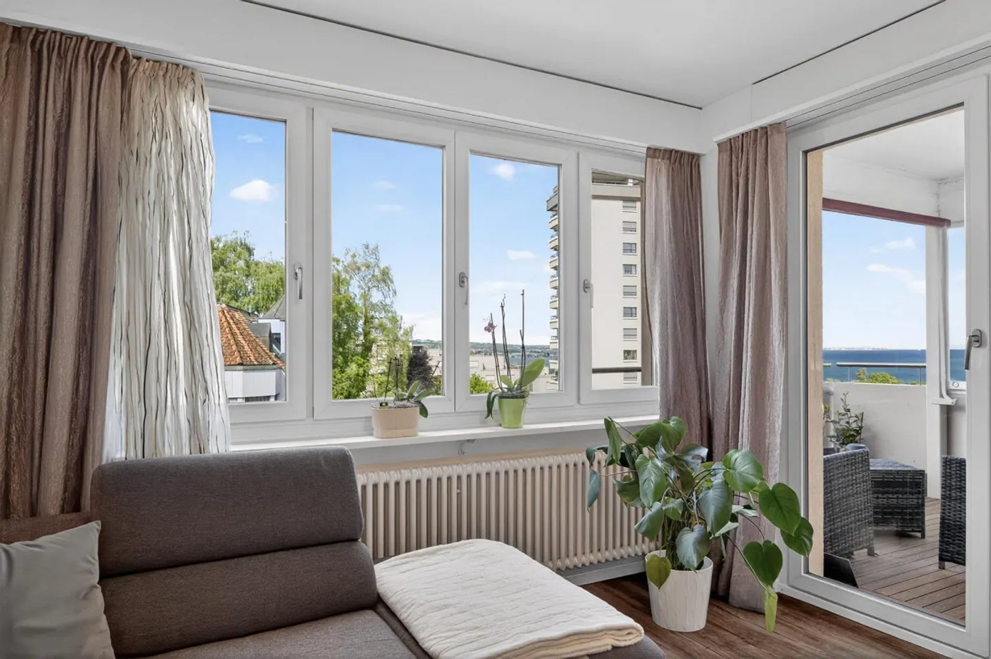 Appartamento affascinante 3.5 stanze con vista lago - Foto 6 di 16