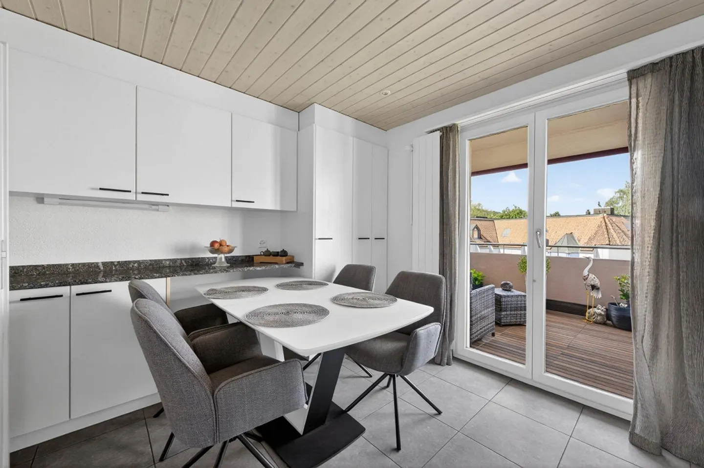 Appartamento affascinante 3.5 stanze con vista lago - Foto 4 di 16