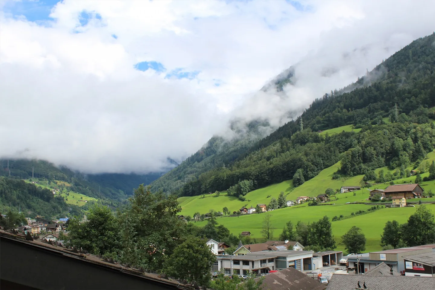 Très généreux appartement de 5,5 pièces avec terrasse et belle vue - Photo 1 sur 26