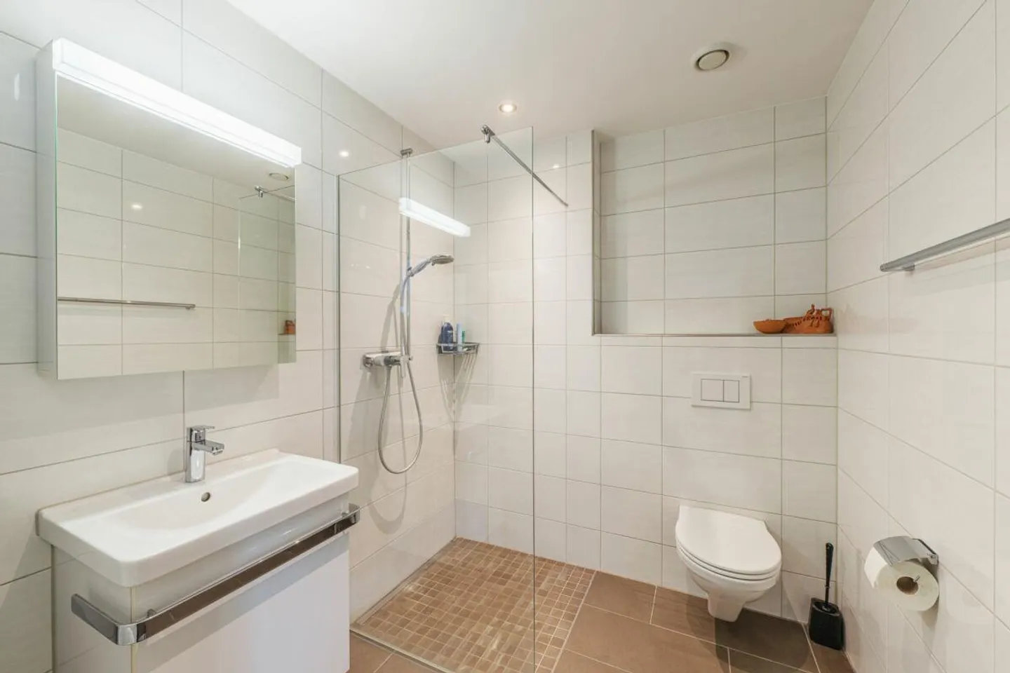Exclusive Terrace Apartment with Breathtaking View over the Klettgau Area - Photo 20 of 26