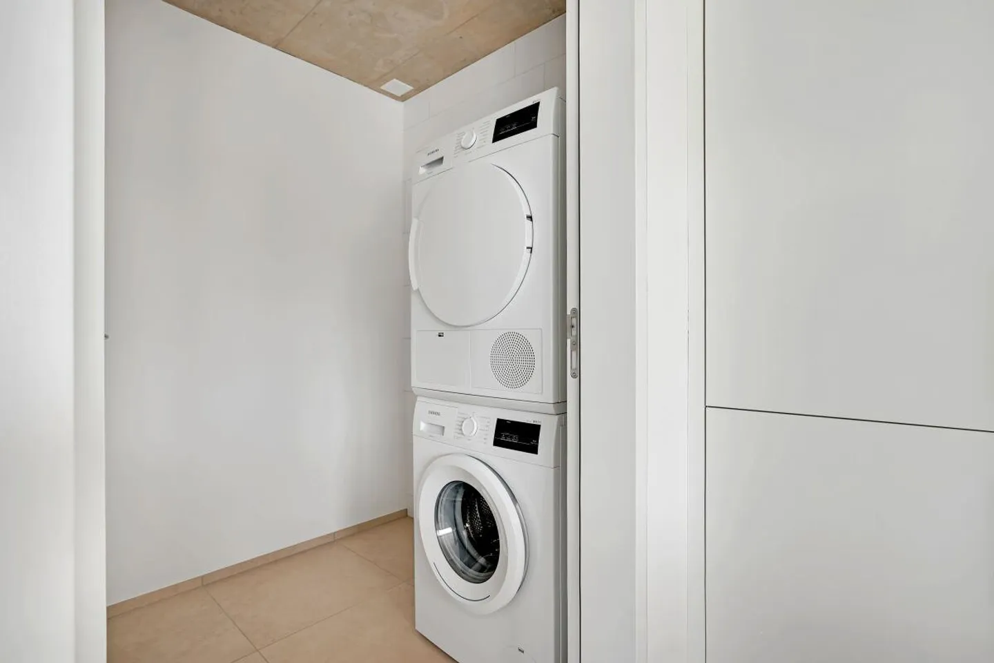 3.5 Room Apartment - Photo 4 of 12