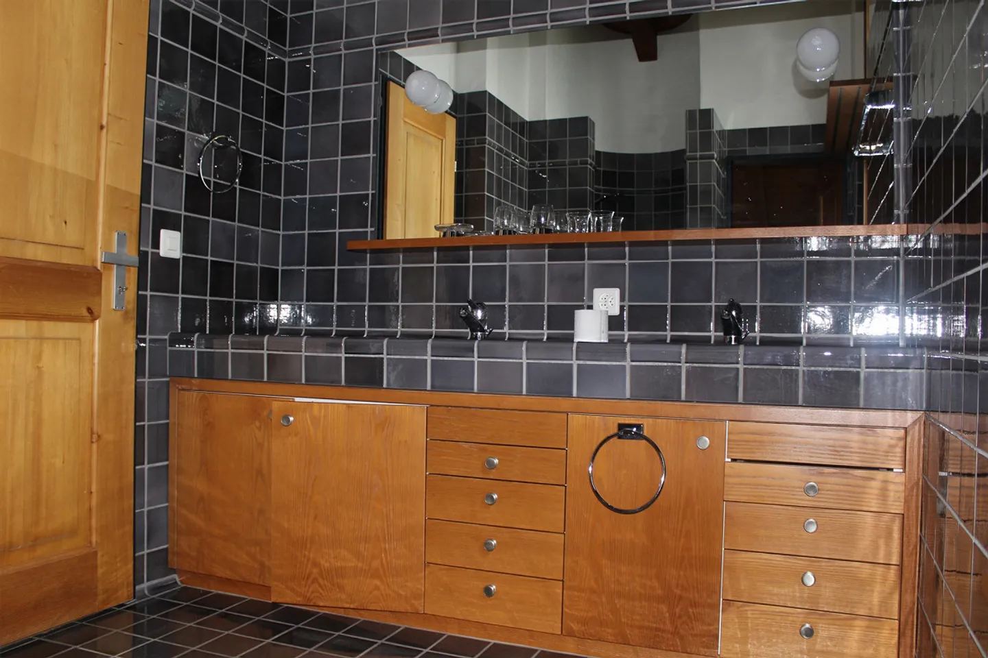 Très généreux appartement de 5,5 pièces avec terrasse et belle vue - Photo 11 sur 26