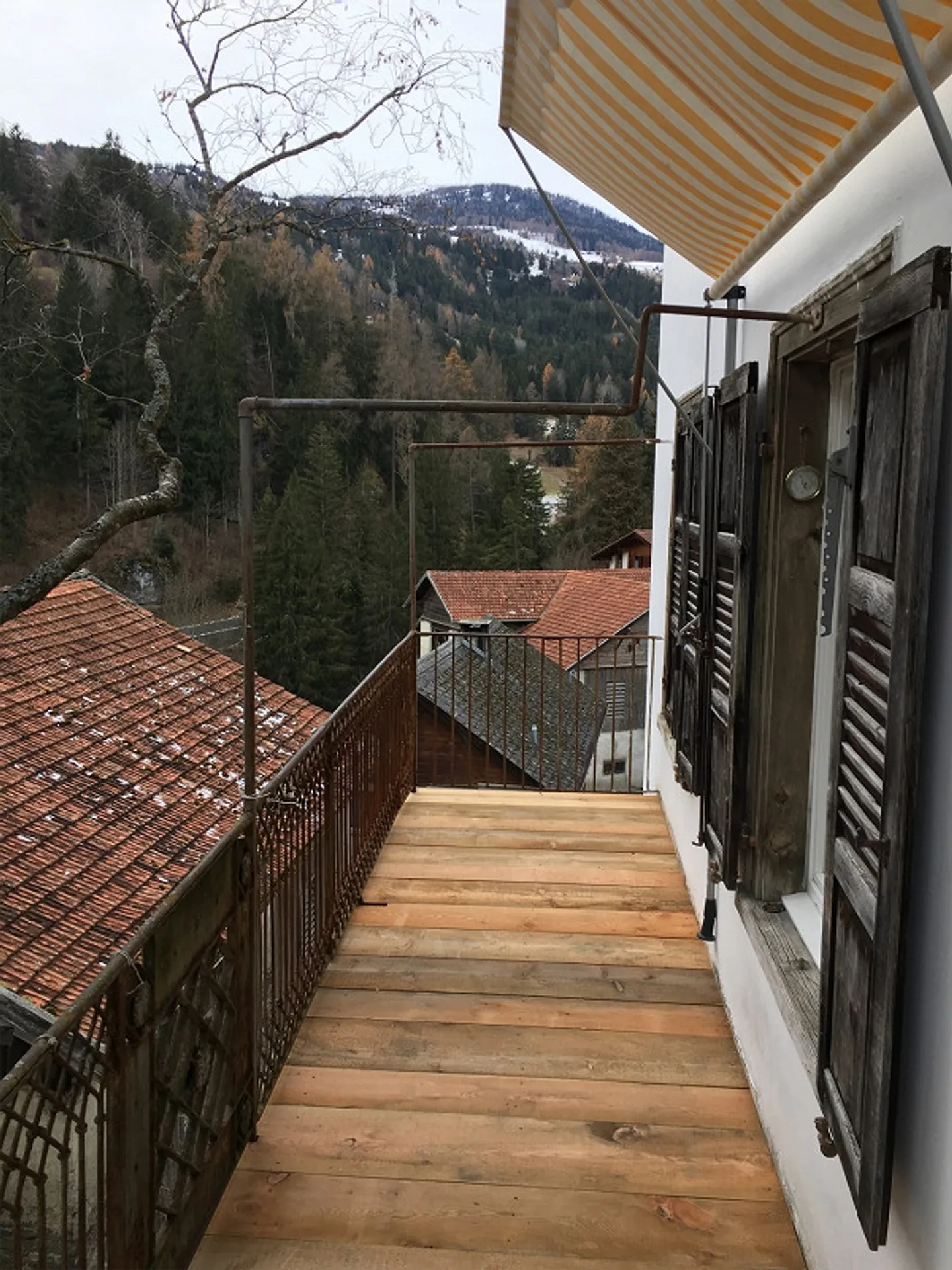 Affordable 4 Room Apartment in Tiefencastel - Photo 3 of 23