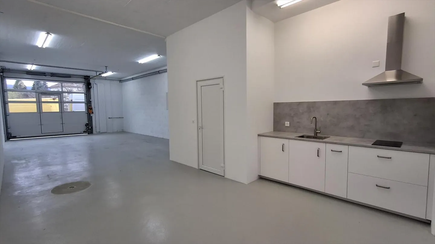 Spazio commerciale/artigianale 70 a 85 m2 - Vicino a Nyon - Foto 1 di 9