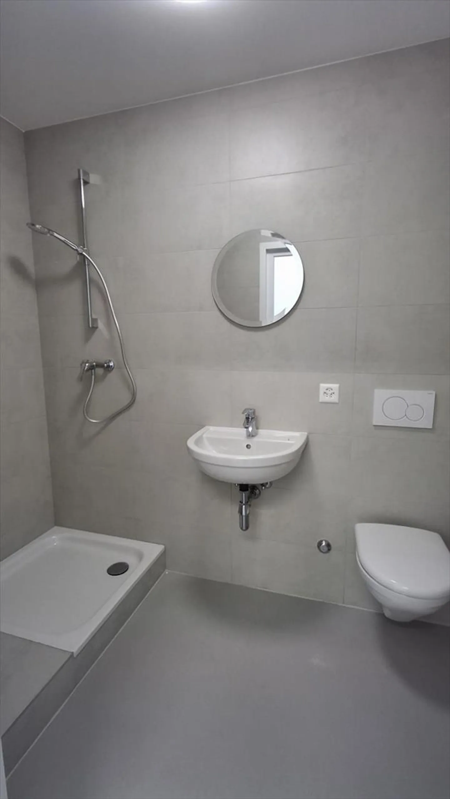 Spazio commerciale/artigianale 70 a 85 m2 - Vicino a Nyon - Foto 5 di 9