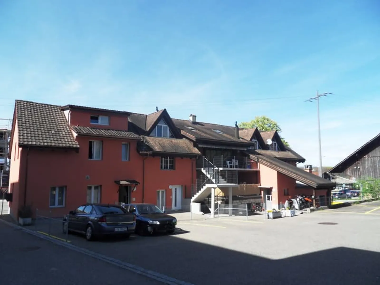 Posti auto all'aperto a Islikon - Foto 2 di 2