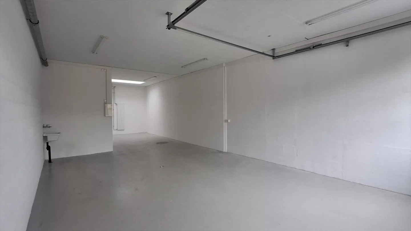 Spazio commerciale/artigianale 70 a 85 m2 - Vicino a Nyon - Foto 4 di 9