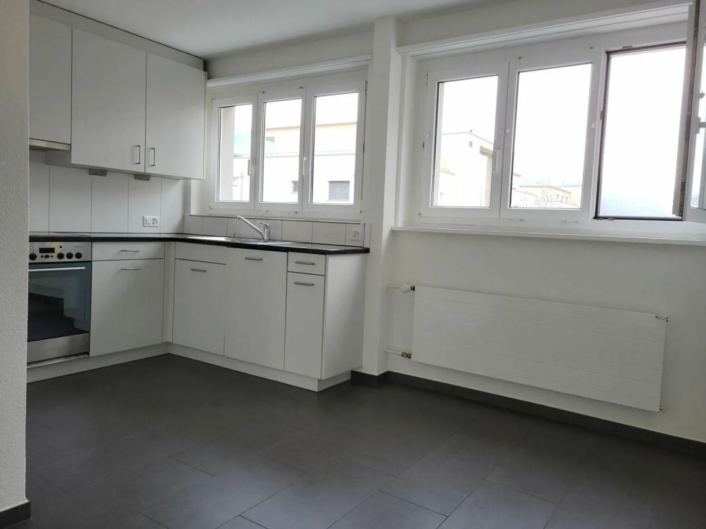 Appartamento conveniente, negozi e scuole nelle immediate vicinanze... - Foto 2 di 14