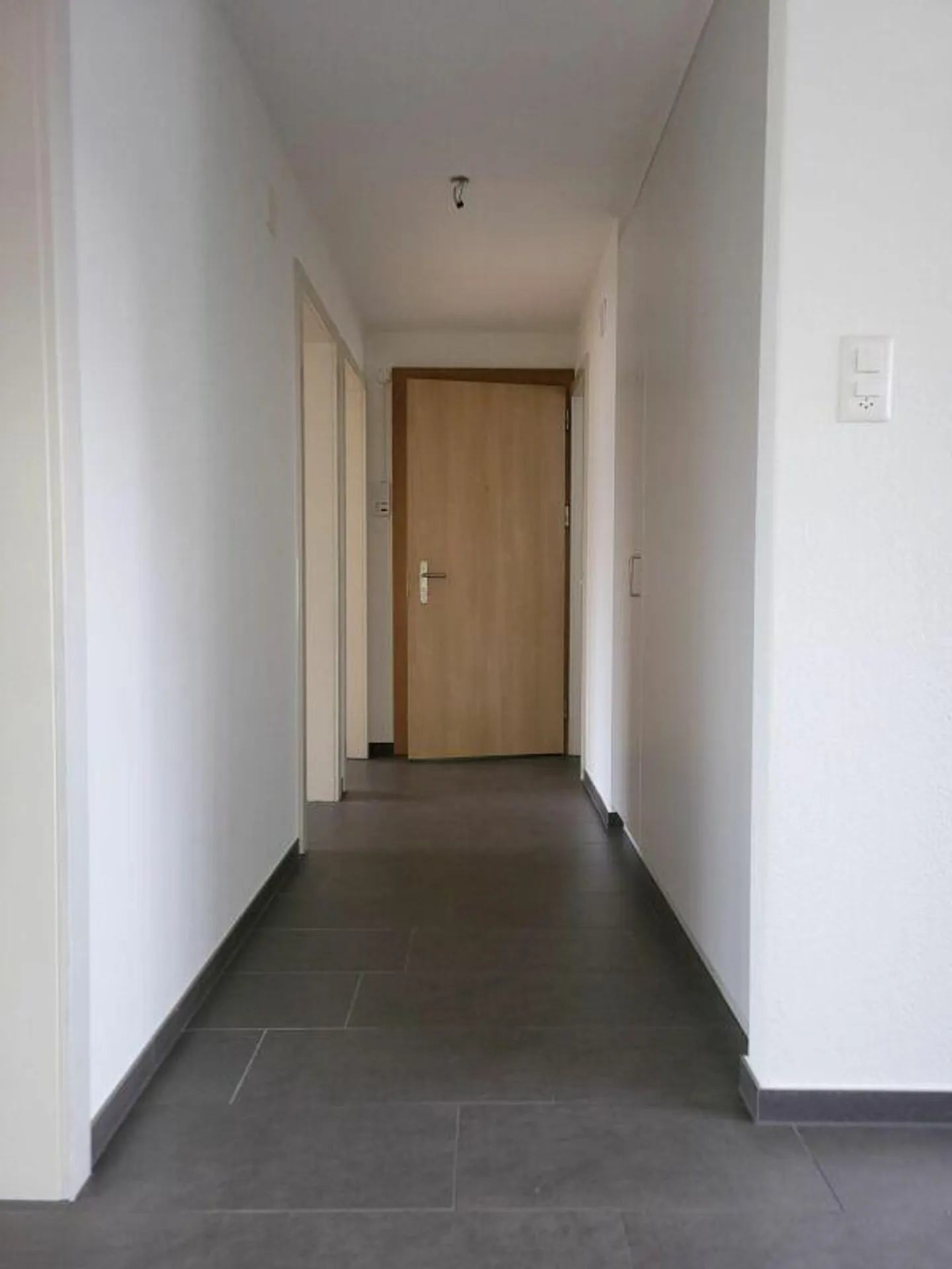 Appartamento conveniente, negozi e scuole nelle immediate vicinanze... - Foto 8 di 14