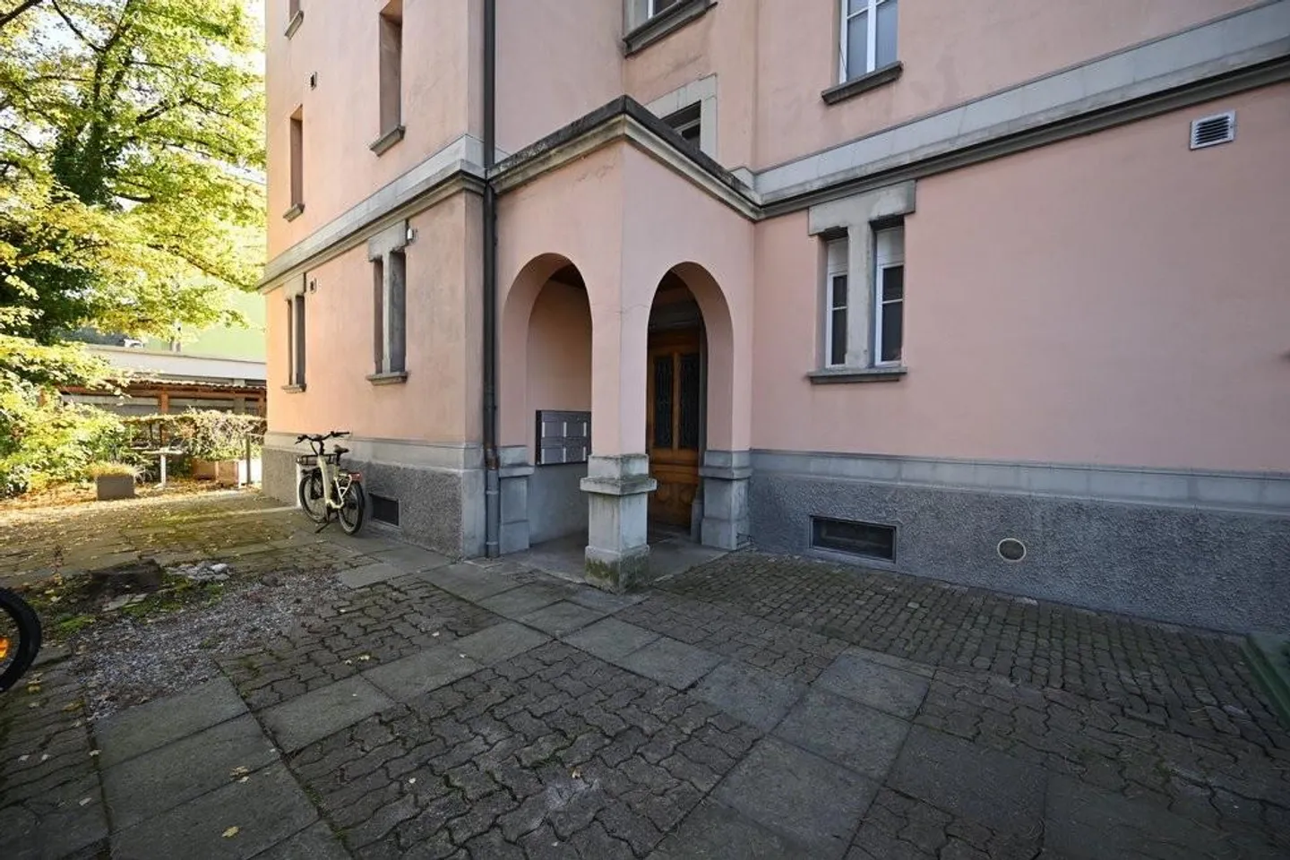 Charming 2-Room Apartment in Central Location - Photo 2 of 9