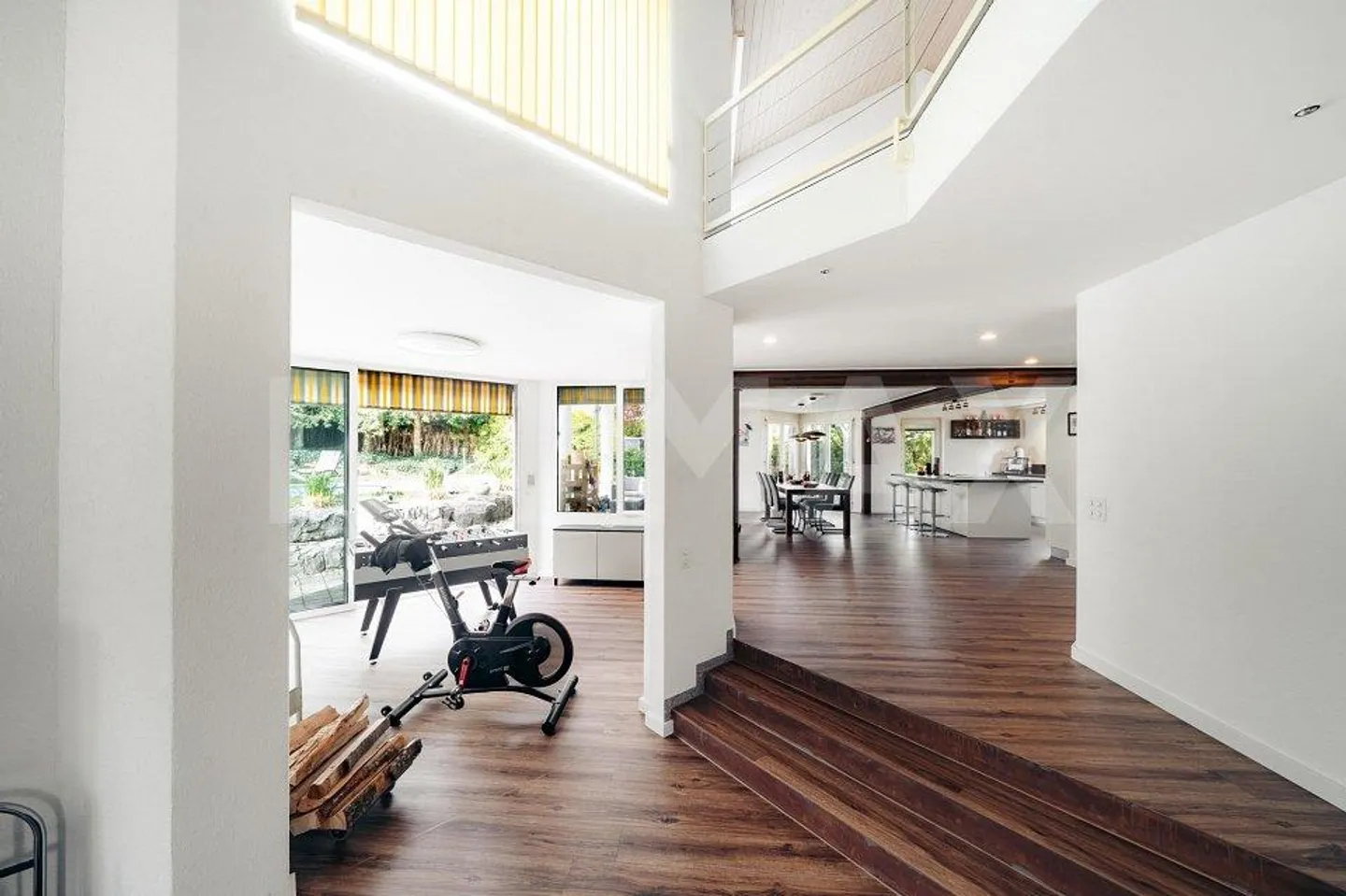 Exclusive Living Experience - Stylish 6-Room Villa with Character - Photo 6 of 13