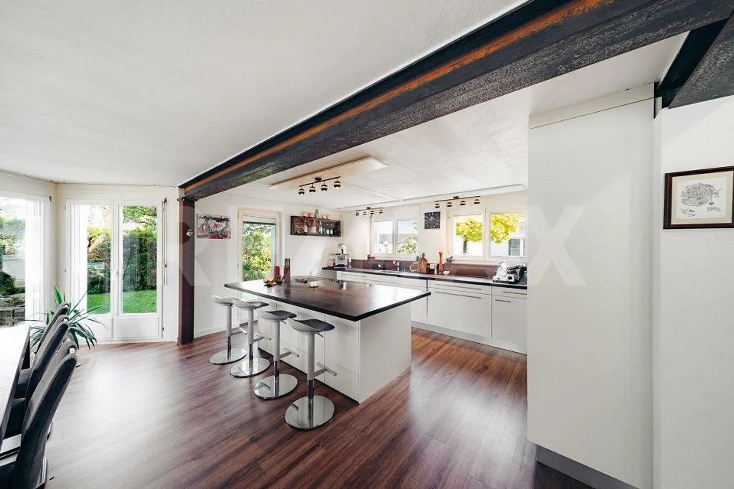 Exclusive Living Experience - Stylish 6-Room Villa with Character - Photo 9 of 13