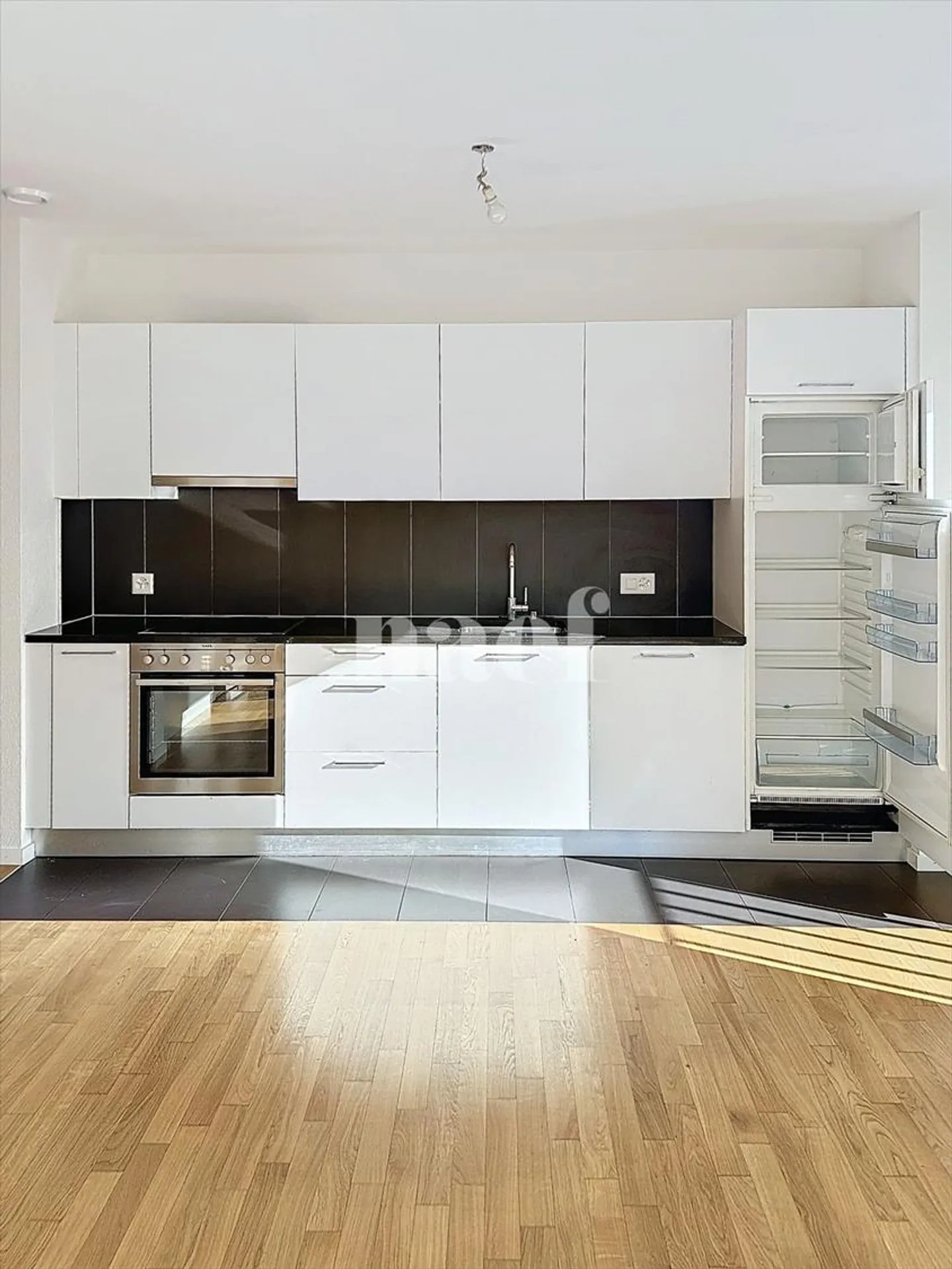 3.5 Room Apartment - Photo 3 of 11