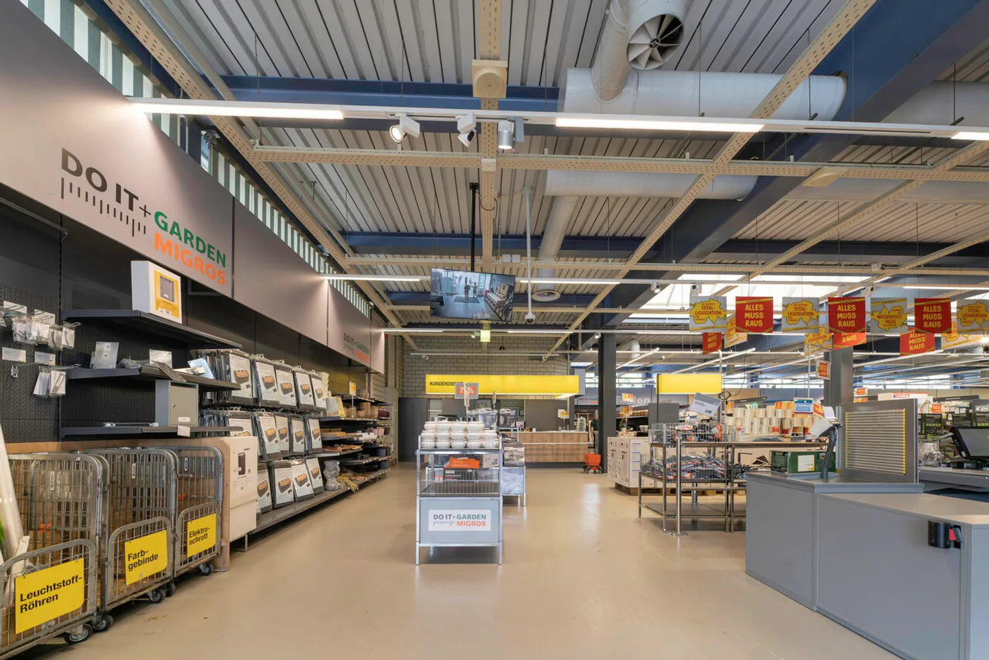 Commercial property with 1,000 m² of sales area and 60 parking spaces - Photo 5 of 15