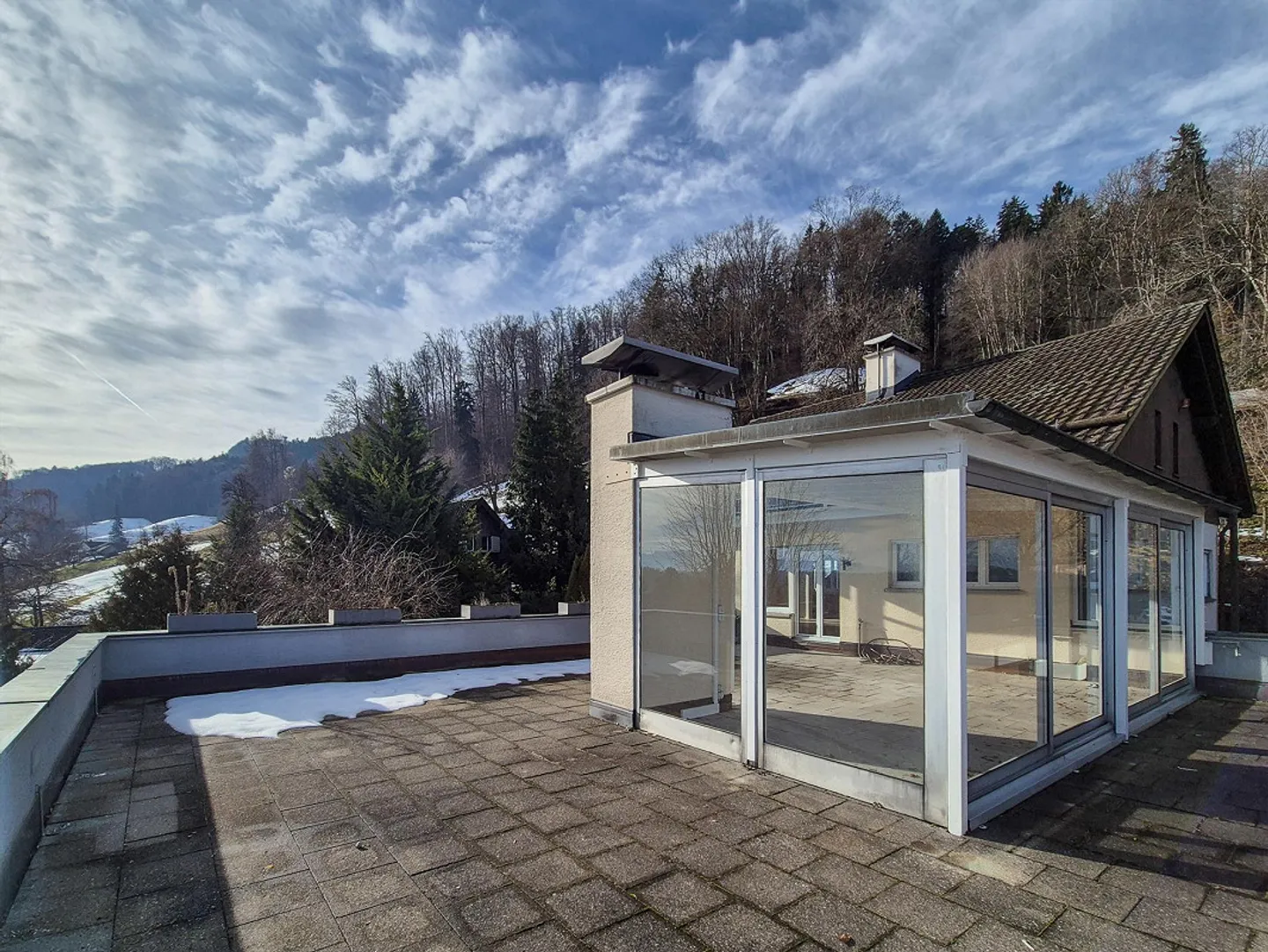 Una casa sopra la vita quotidiana – con grande veranda e giardino idilliaco - Foto 5 di 18