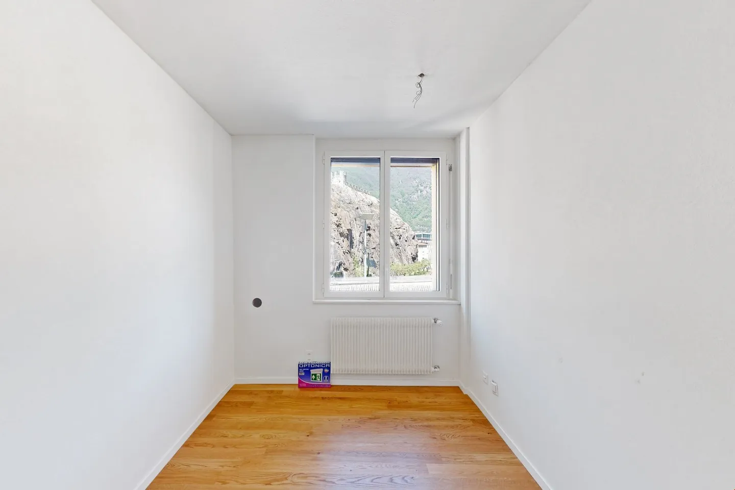 Office with plenty of light and a view of the Piazza del Sole – the first two net rents are free! - Photo 2 of 7