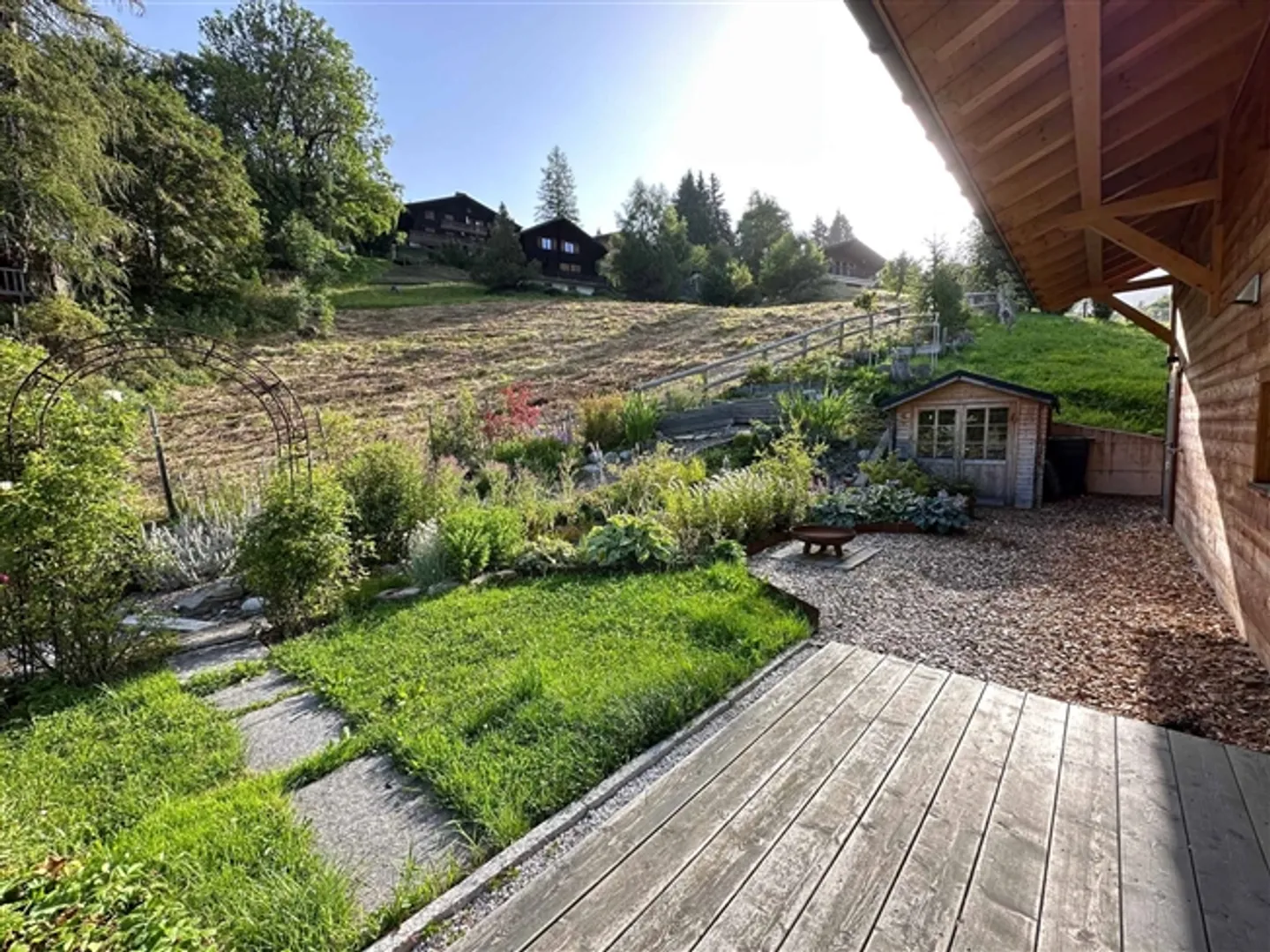 Magnifique chalet de 7,5 pièces avec vue imprenable sur les montagnes - Photo 3 sur 13