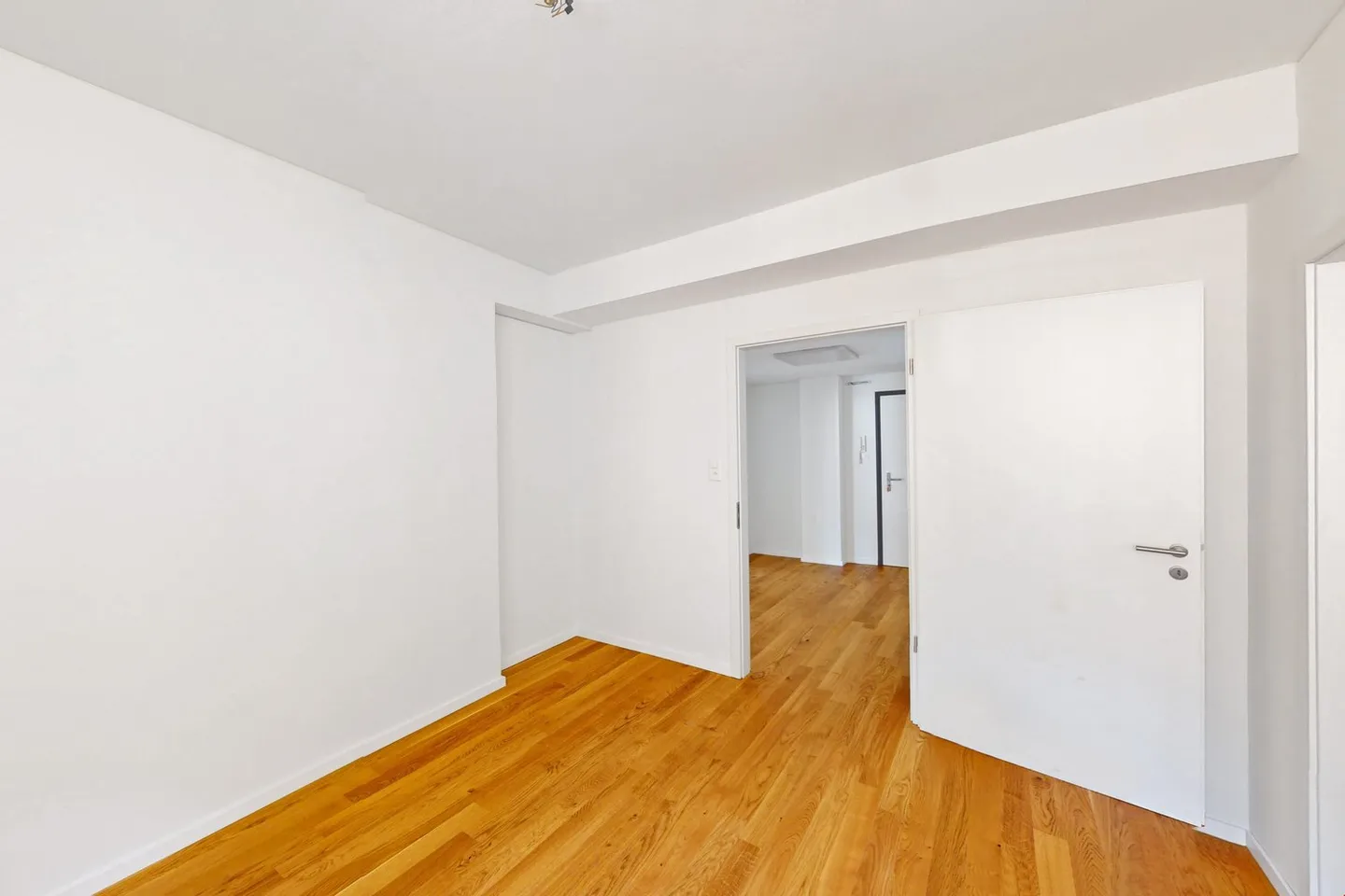 Office with plenty of light and a view of the Piazza del Sole – the first two net rents are free! - Photo 5 of 7