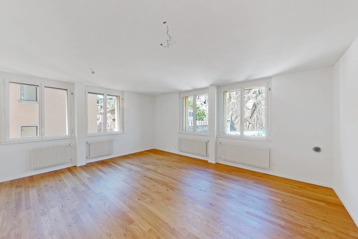 Office with plenty of light and a view of the Piazza del Sole – the first two net rents are free! - Photo 6 of 7