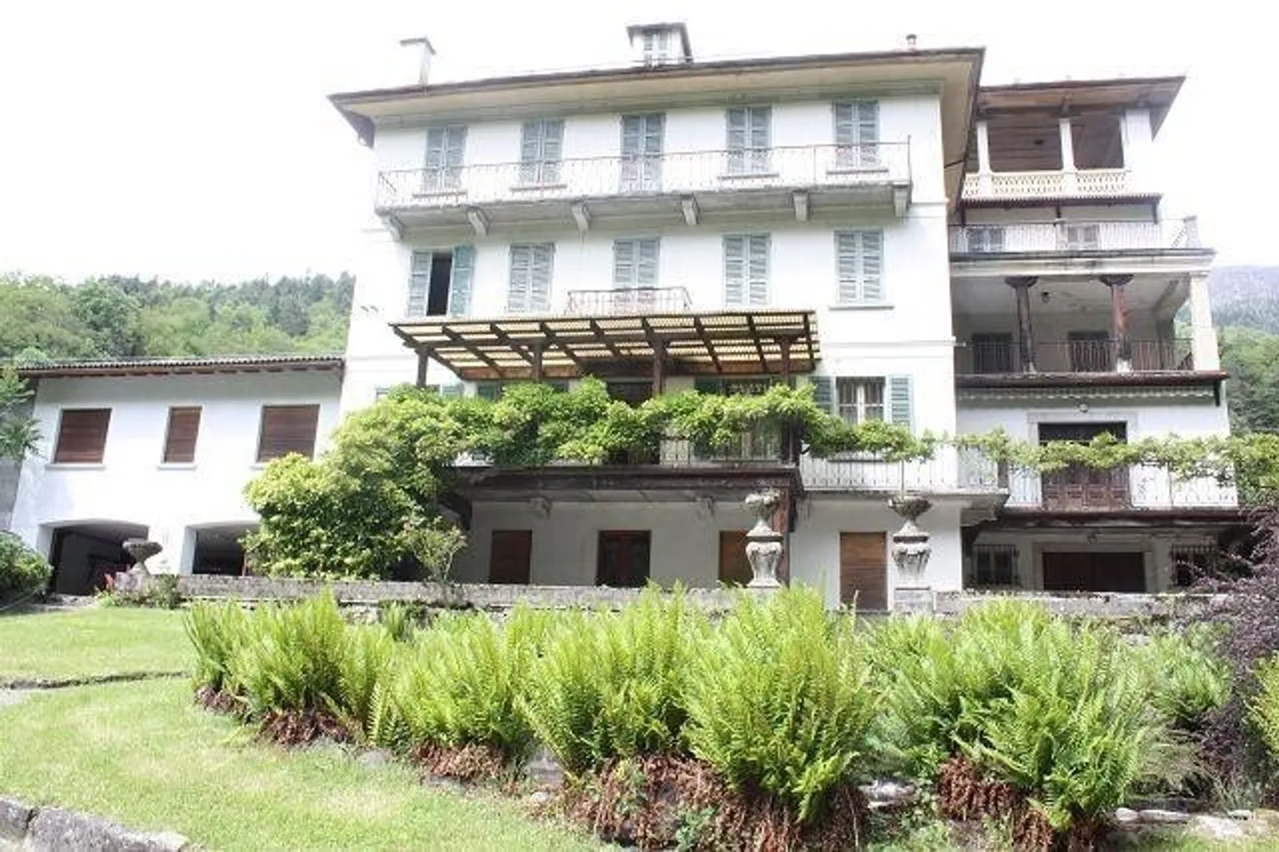 Villa storica con grande parco - Foto 1 di 13