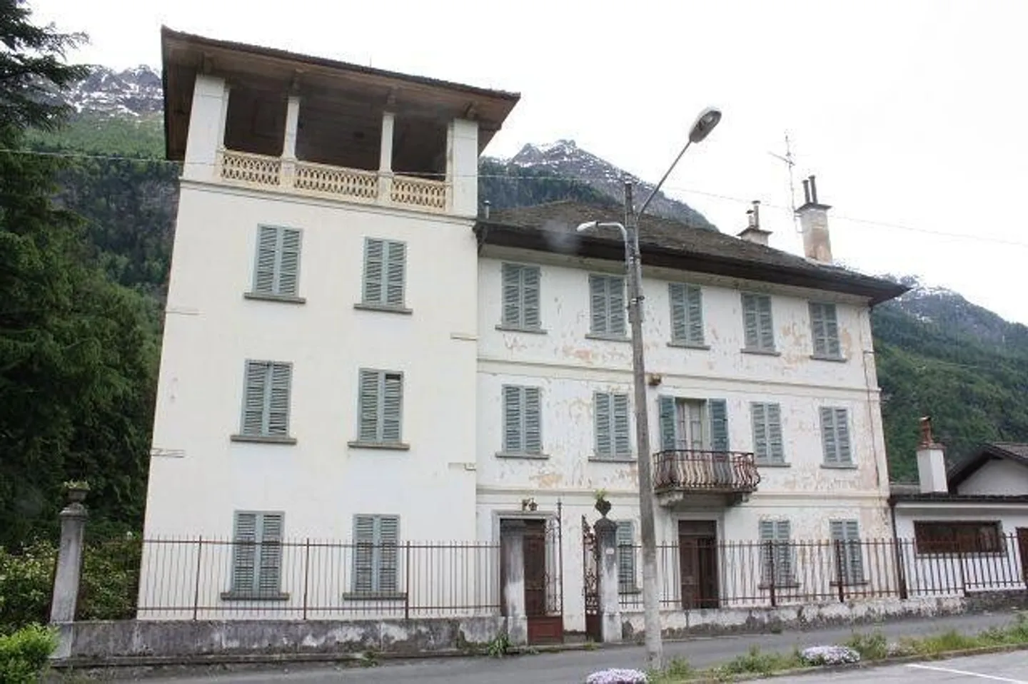 Villa storica con grande parco - Foto 3 di 13