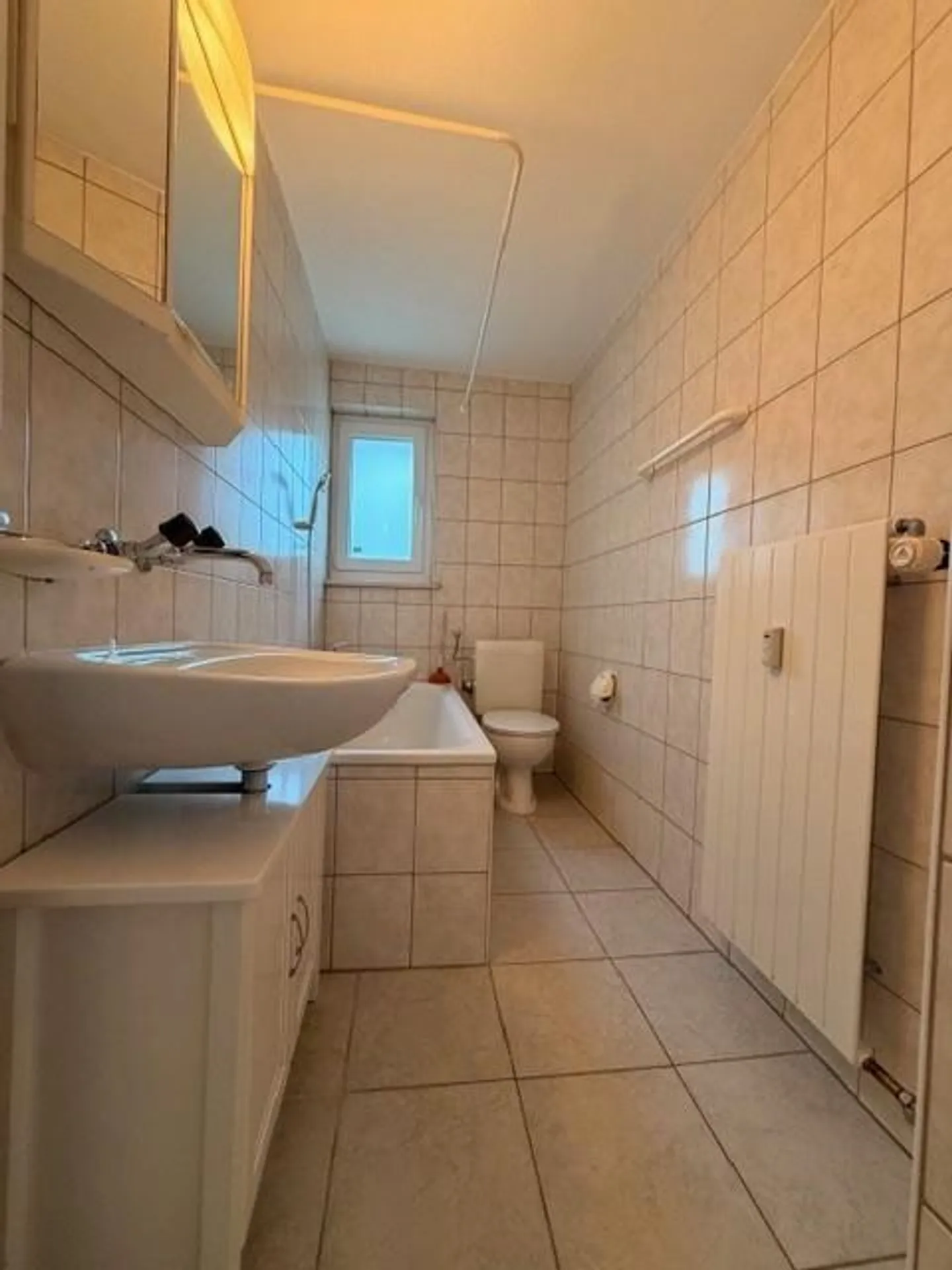Urbain, partiellement rénové et proche de la gare - beaux appartements de 3,5 pièces à louer - Photo 1 sur 14