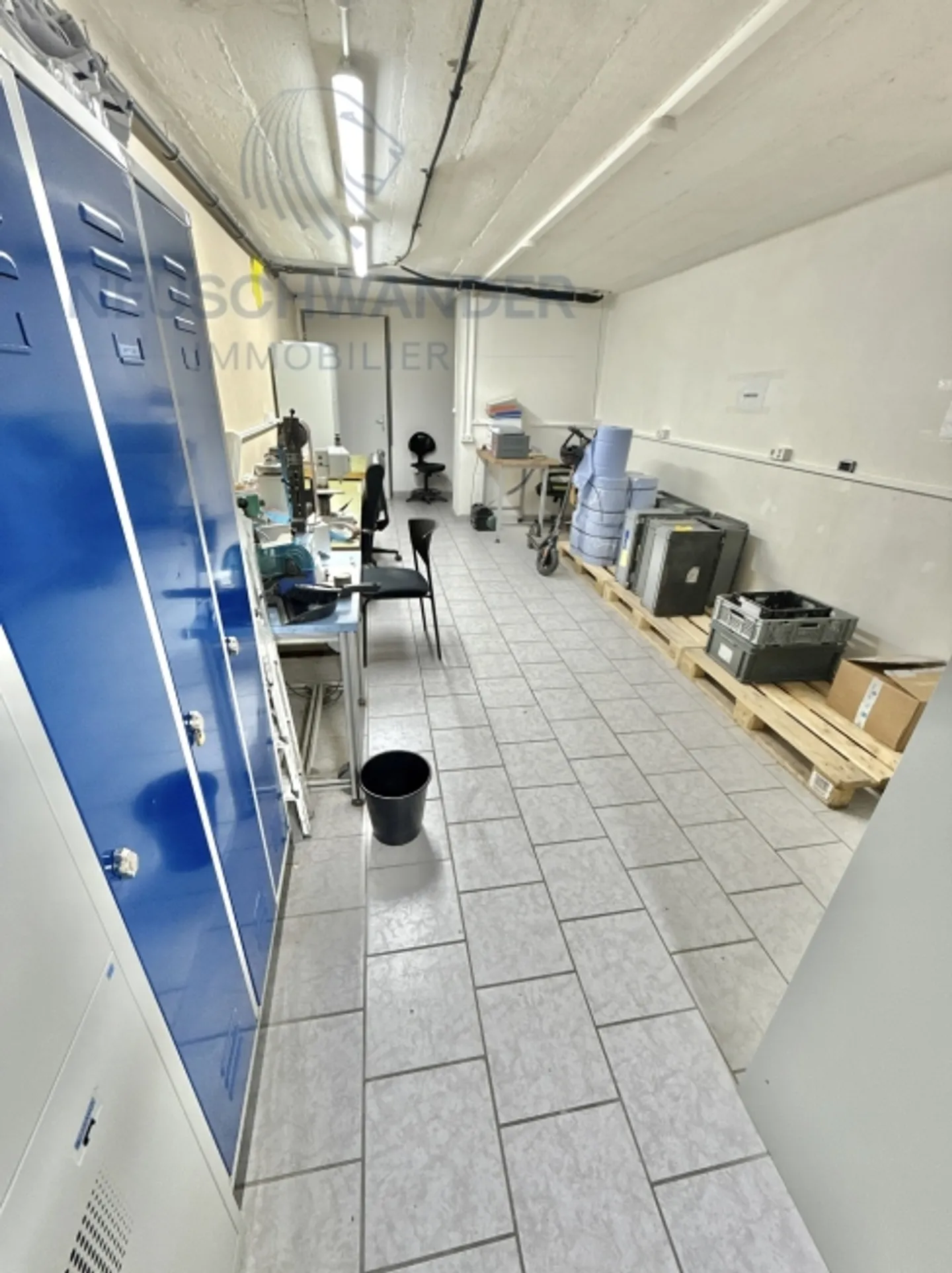 To be transformed, ideally located and centered house - Photo 5 of 18