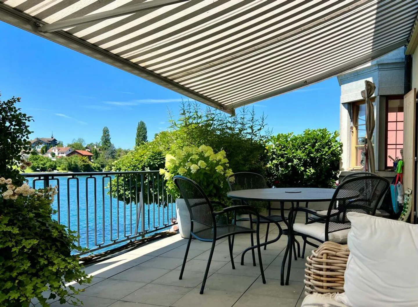 First-class apartment in a dream location - Photo 10 of 11