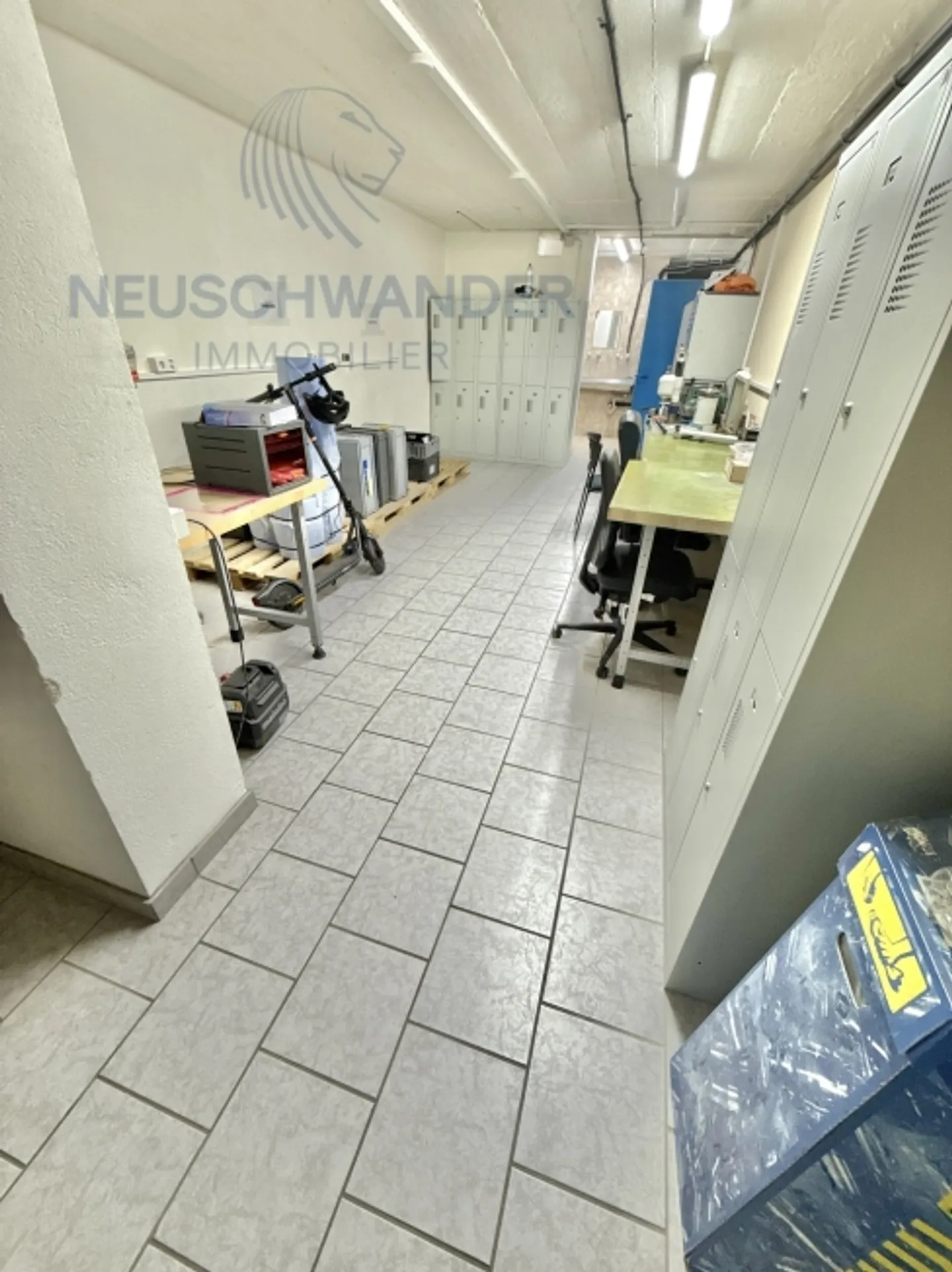 To be transformed, ideally located and centered house - Photo 8 of 18