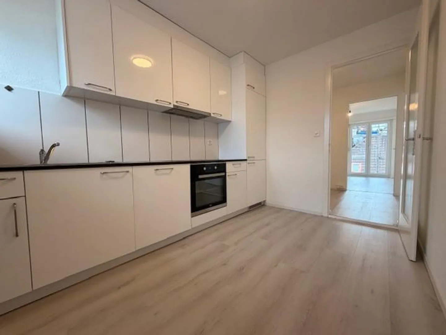 Urbain, partiellement rénové et proche de la gare - beaux appartements de 3,5 pièces à louer - Photo 11 sur 14