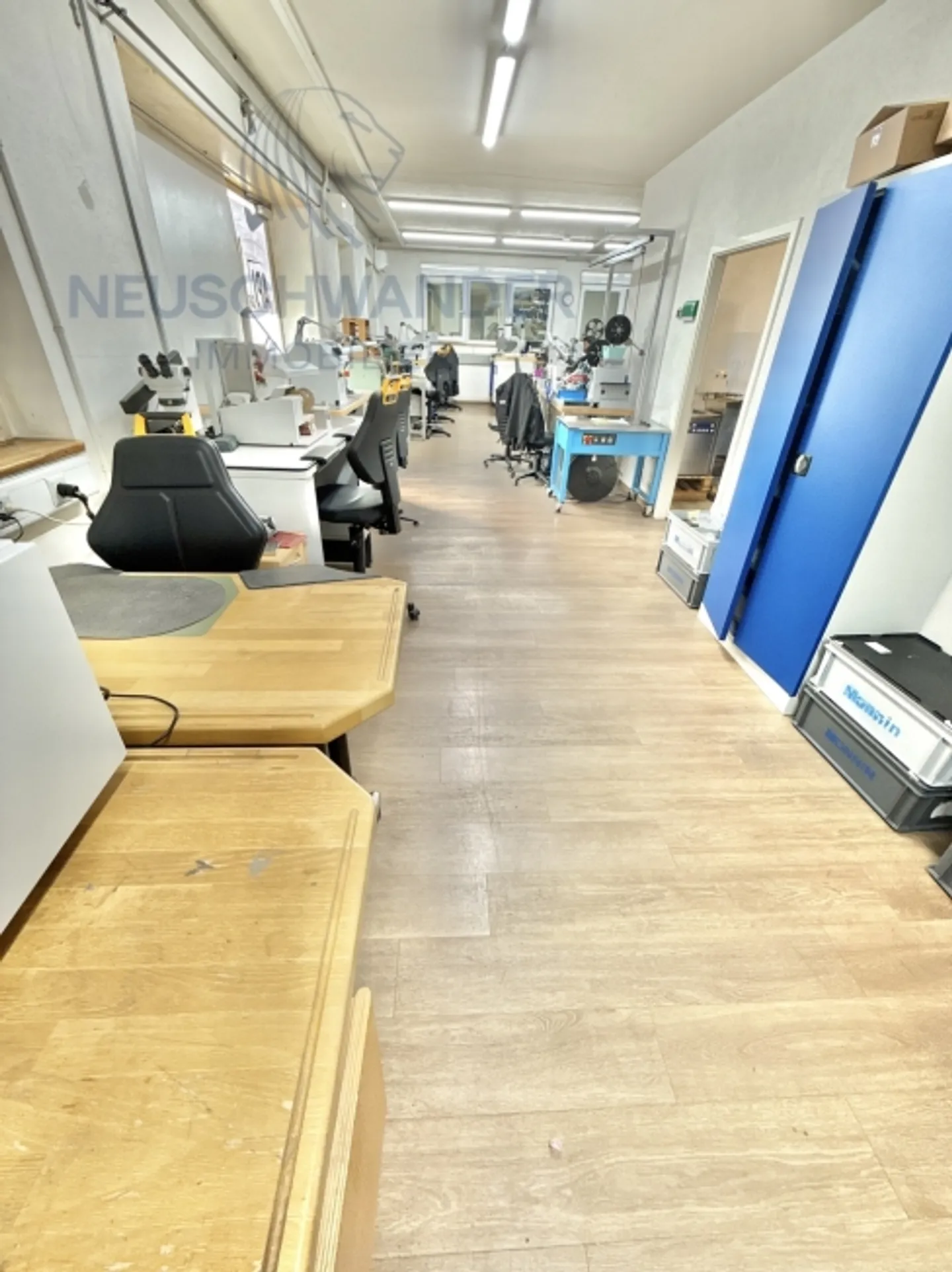 To be transformed, ideally located and centered house - Photo 13 of 18