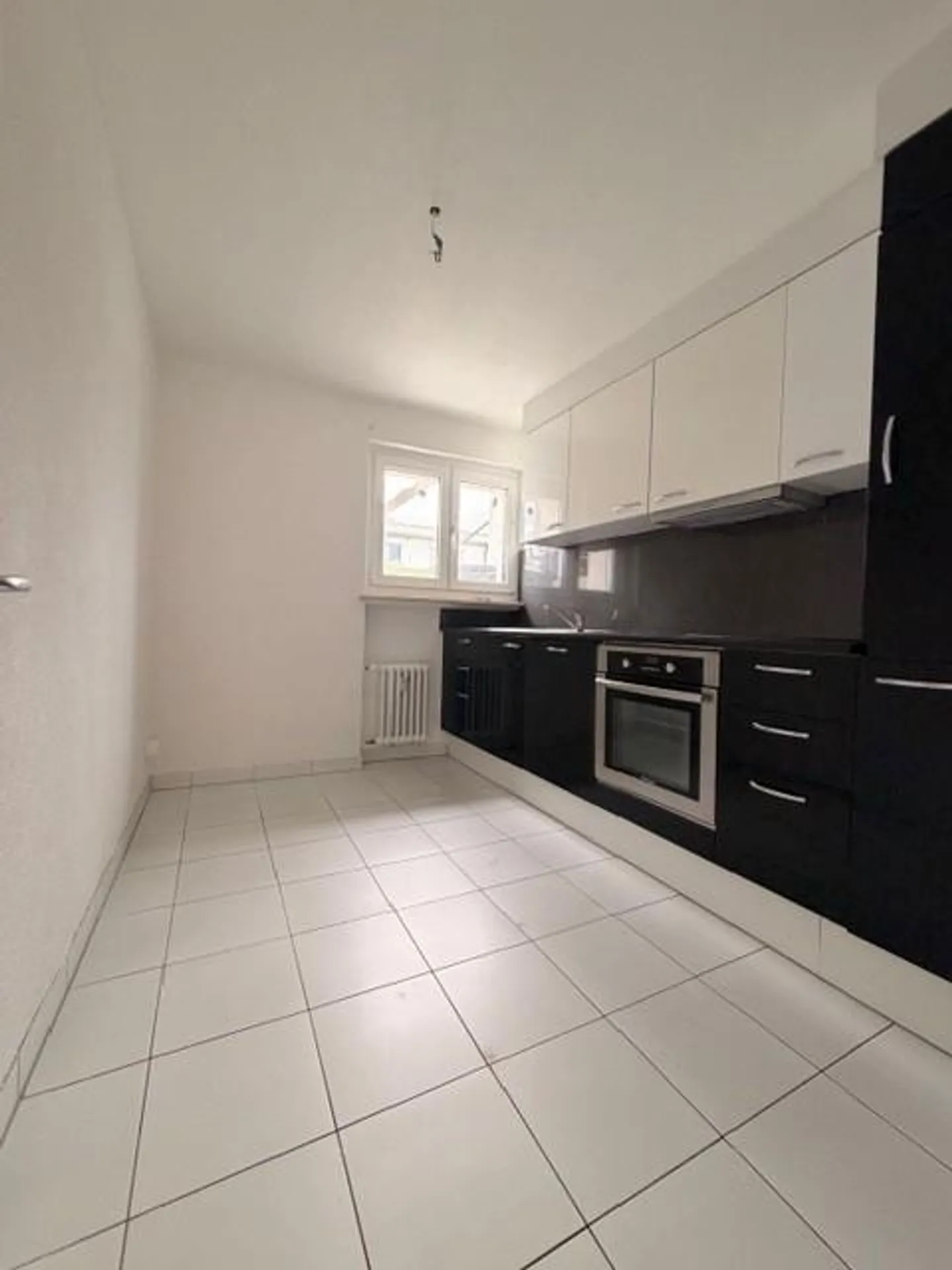 Urbain, partiellement rénové et proche de la gare - beaux appartements de 3,5 pièces à louer - Photo 5 sur 14