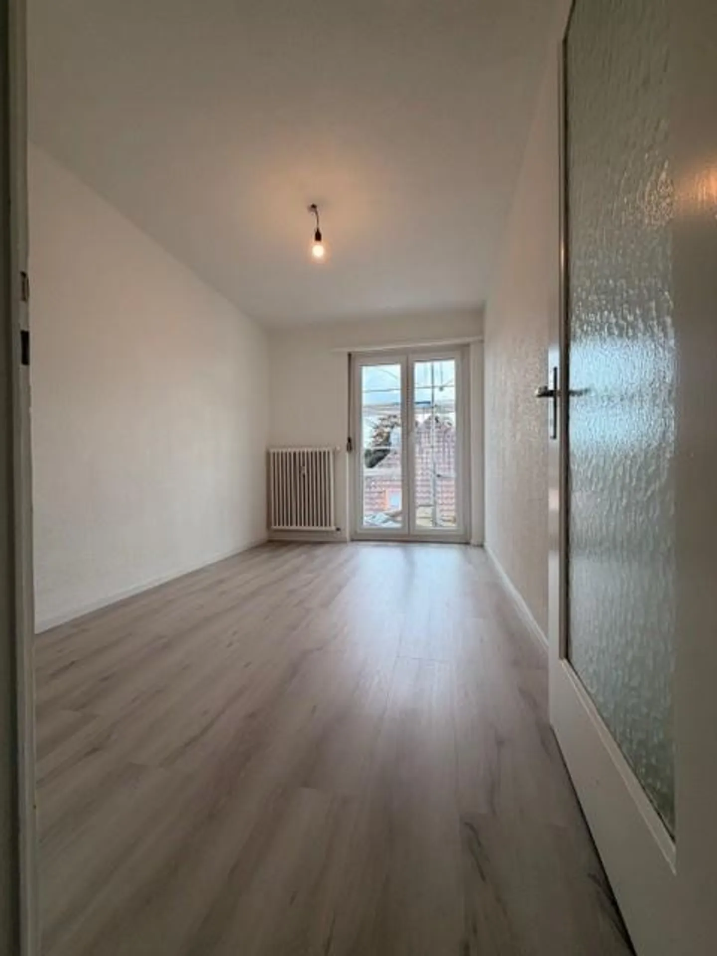Urbain, partiellement rénové et proche de la gare - beaux appartements de 3,5 pièces à louer - Photo 9 sur 14