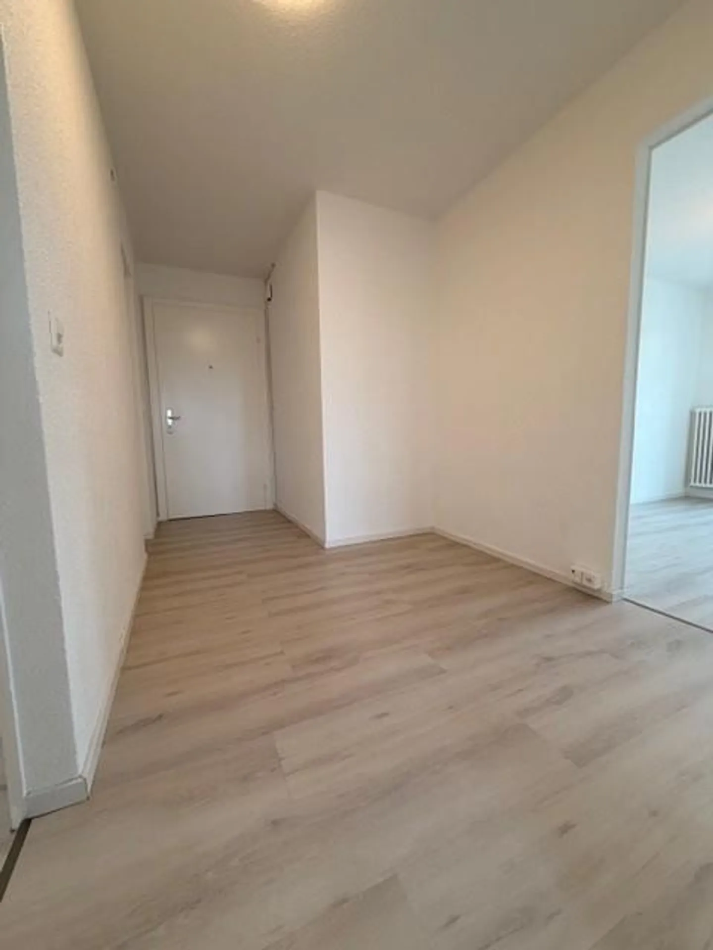 Urbain, partiellement rénové et proche de la gare - beaux appartements de 3,5 pièces à louer - Photo 10 sur 14