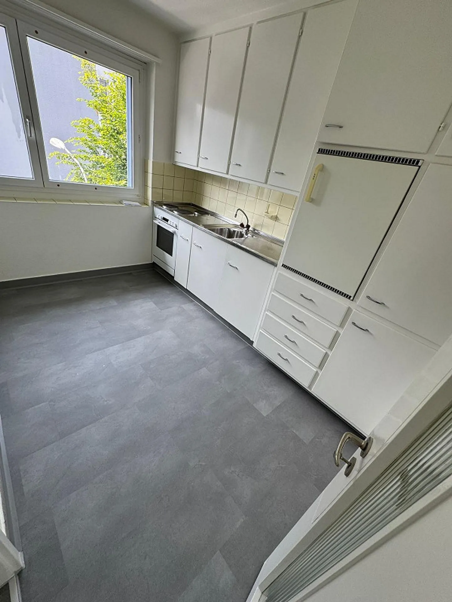 Appartement temporaire de 3 pièces au 2ème étage à 8048 Zurich à louer jusqu'au 31.01.2027 - Photo 2 sur 8