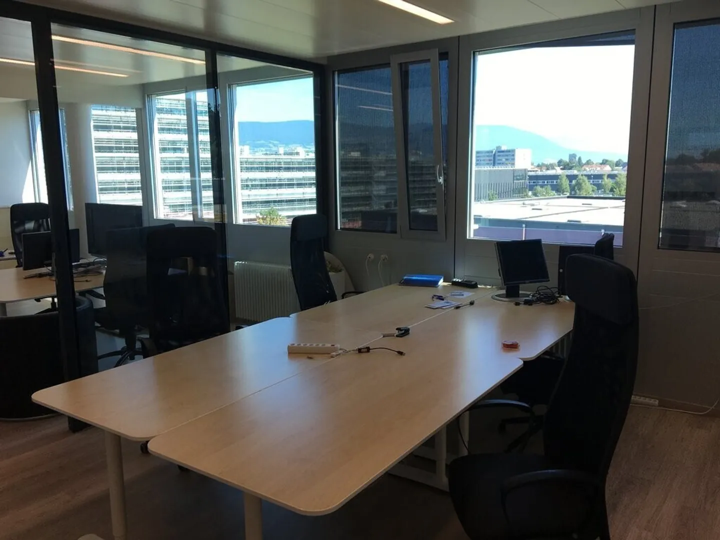 Bureaux "Plug & Work" à Y-PARC, juste ce qu'il vous faut! - Photo 3 sur 6