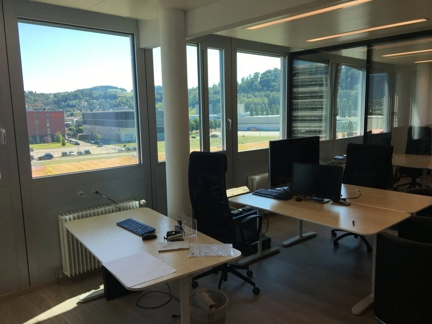 Bureaux "Plug & Work" à Y-PARC, juste ce qu'il vous faut! - Photo 4 sur 6