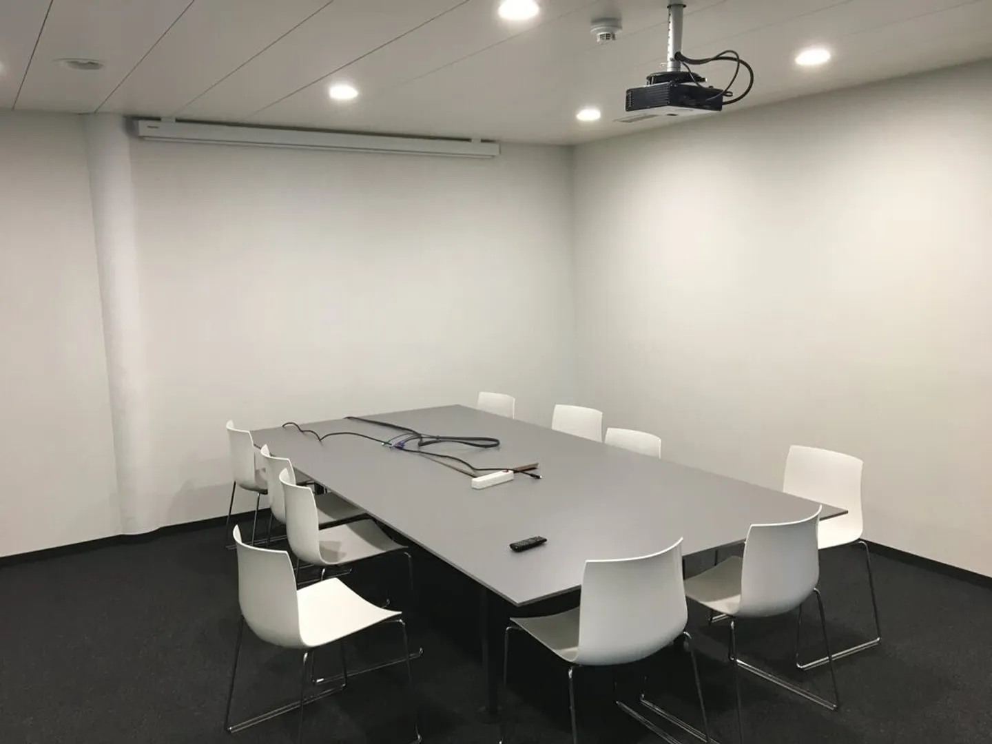 Bureaux "Plug & Work" à Y-PARC, juste ce qu'il vous faut! - Photo 6 sur 6