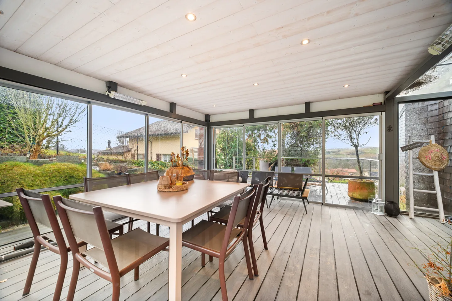 Vufflens-la-Ville House in a Green Oasis - Photo 11 of 12