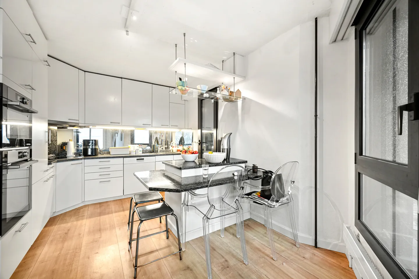 Vufflens-la-Ville House in a Green Oasis - Photo 5 of 12