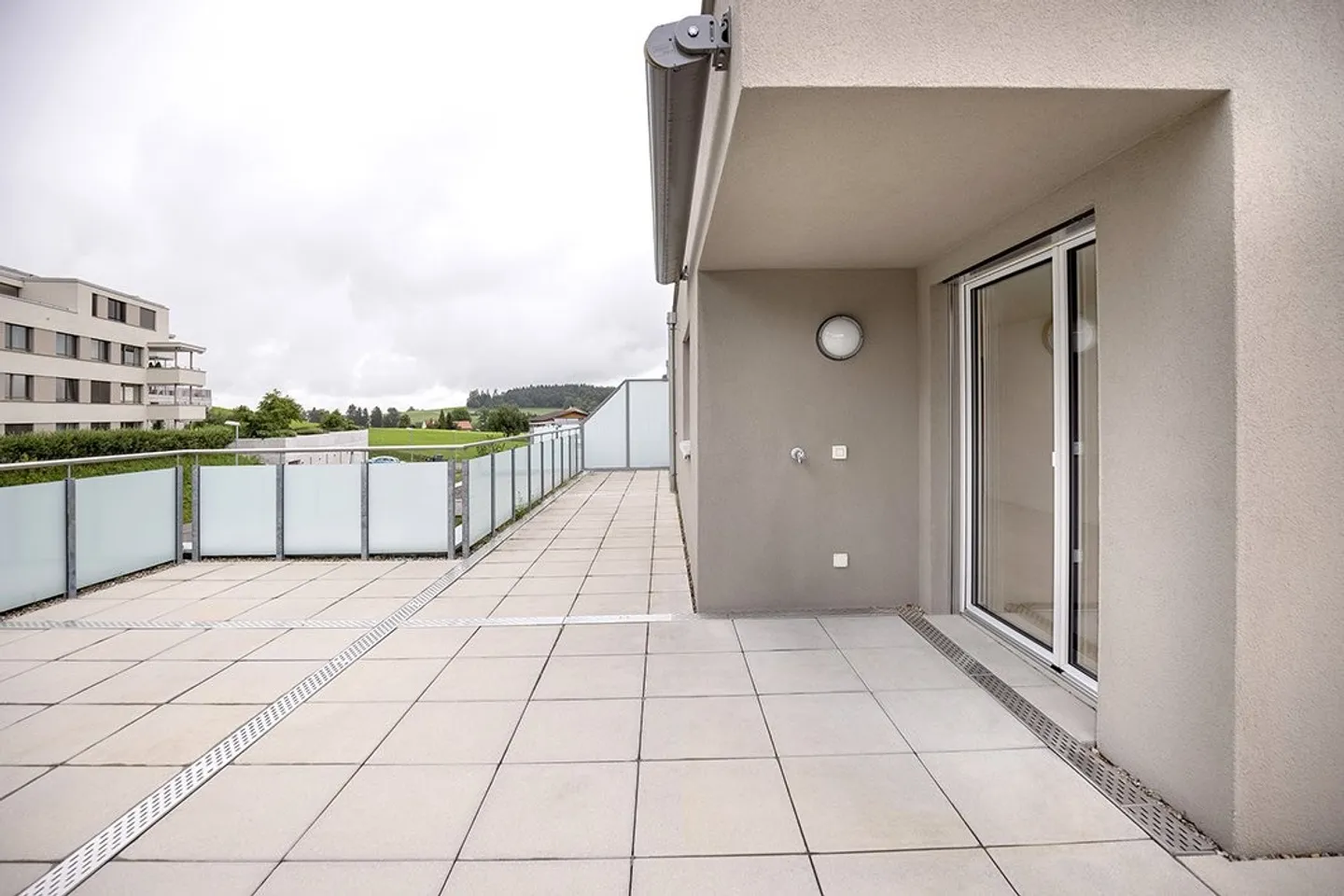 Moderno appartamento attico di 2,5 stanze con vista impressionante - Foto 2 di 7