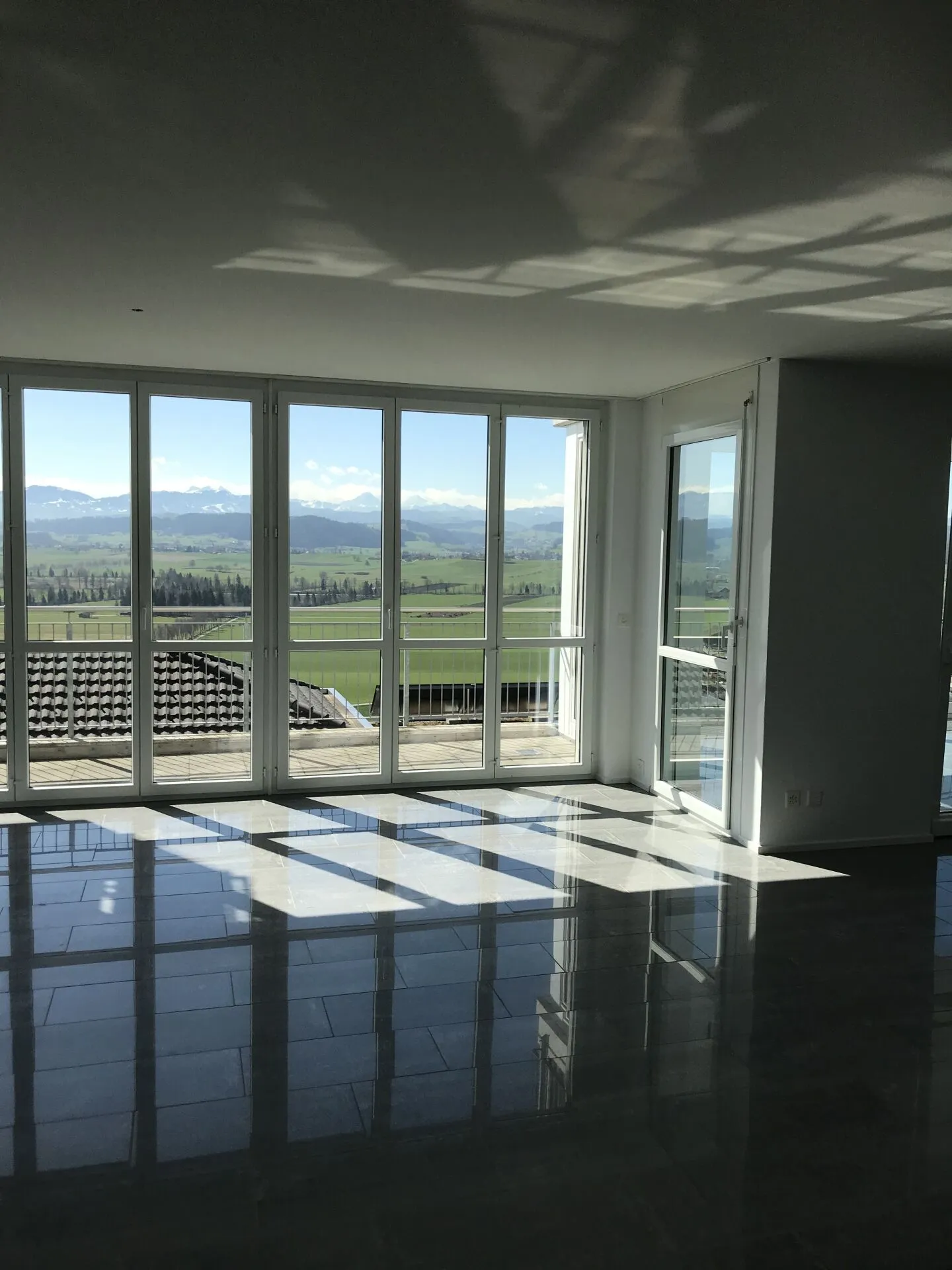 Exklusive Terrassenwohnung mit Bergblick - Foto 6 von 10