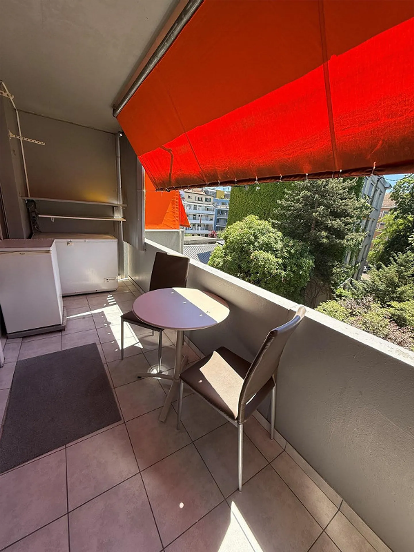 Appartement spacieux de 4,5 pièces avec balcon et place de parking souterrain à Bâle - Photo 3 sur 24