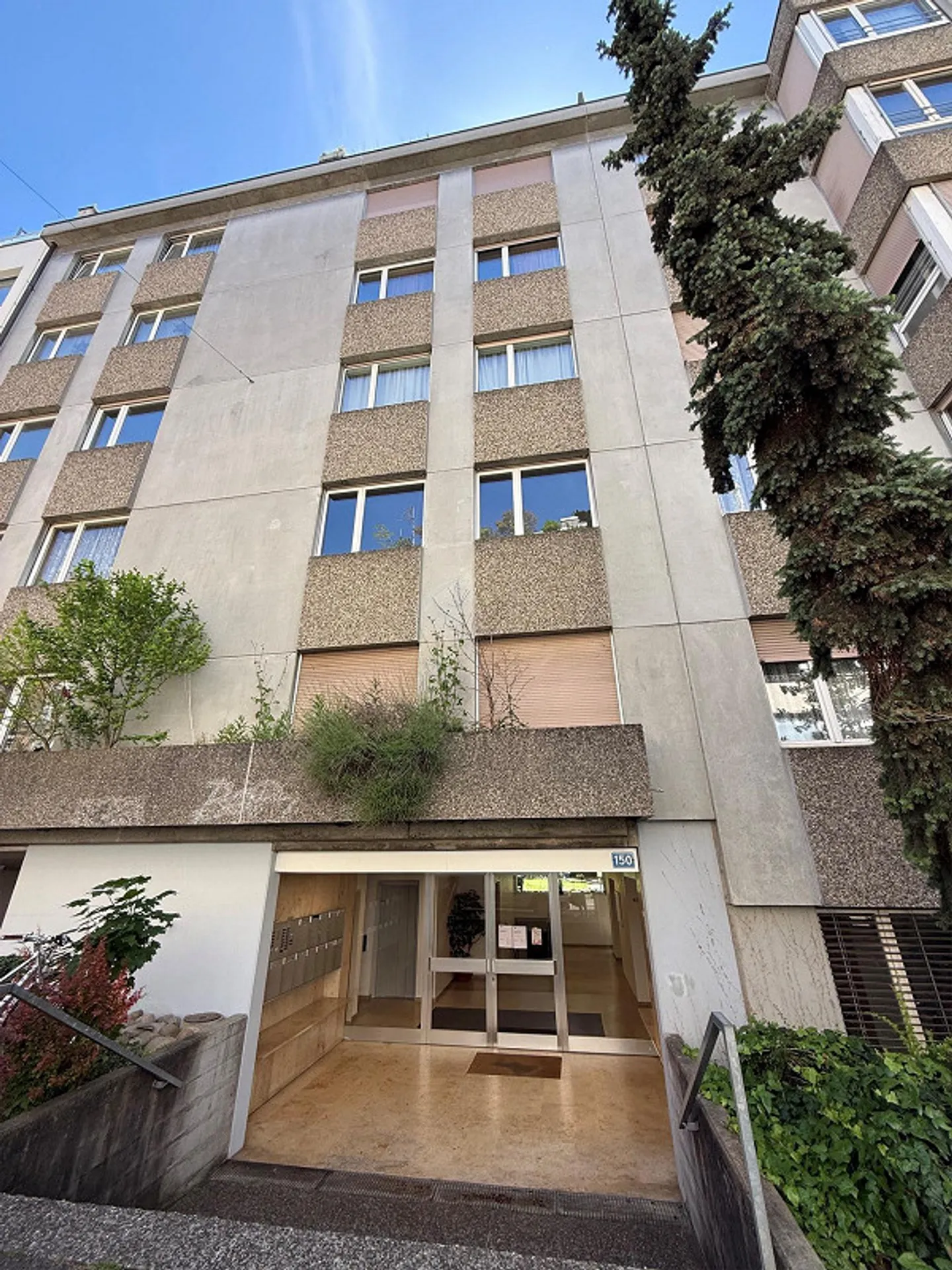 Appartement spacieux de 4,5 pièces avec balcon et place de parking souterrain à Bâle - Photo 1 sur 24