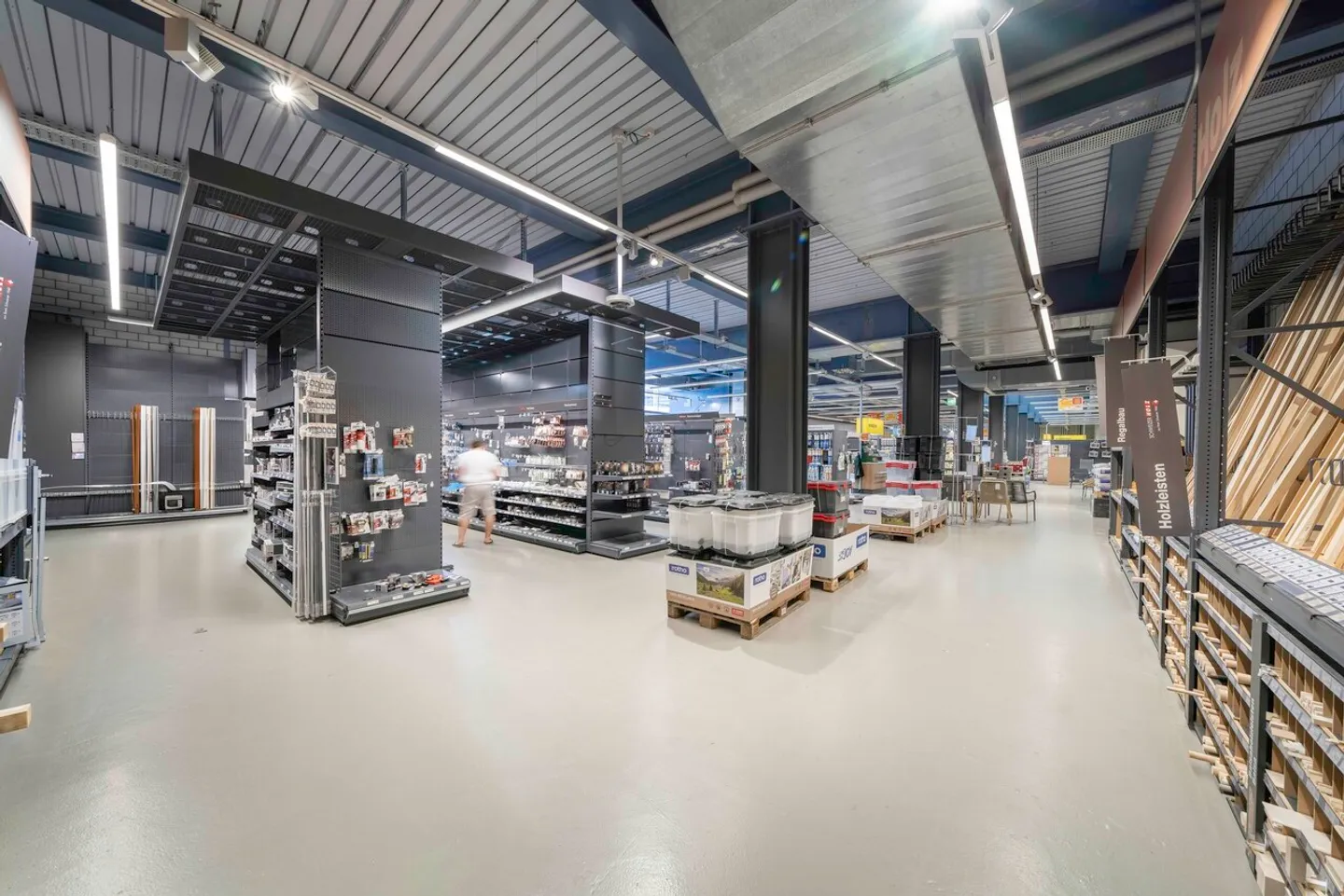 Commercial property with 1,000 m² of sales area and 60 parking spaces - Photo 9 of 15