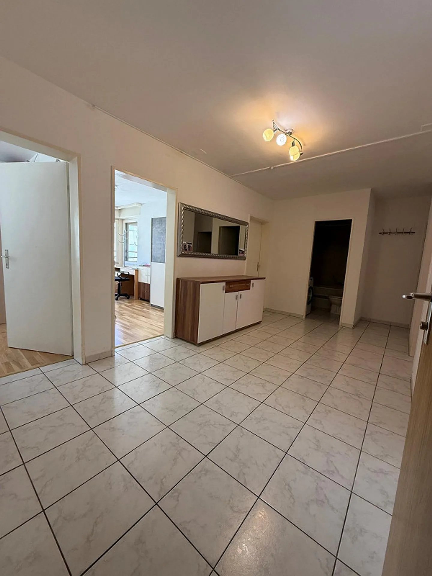Appartement spacieux de 4,5 pièces avec balcon et place de parking souterrain à Bâle - Photo 8 sur 24