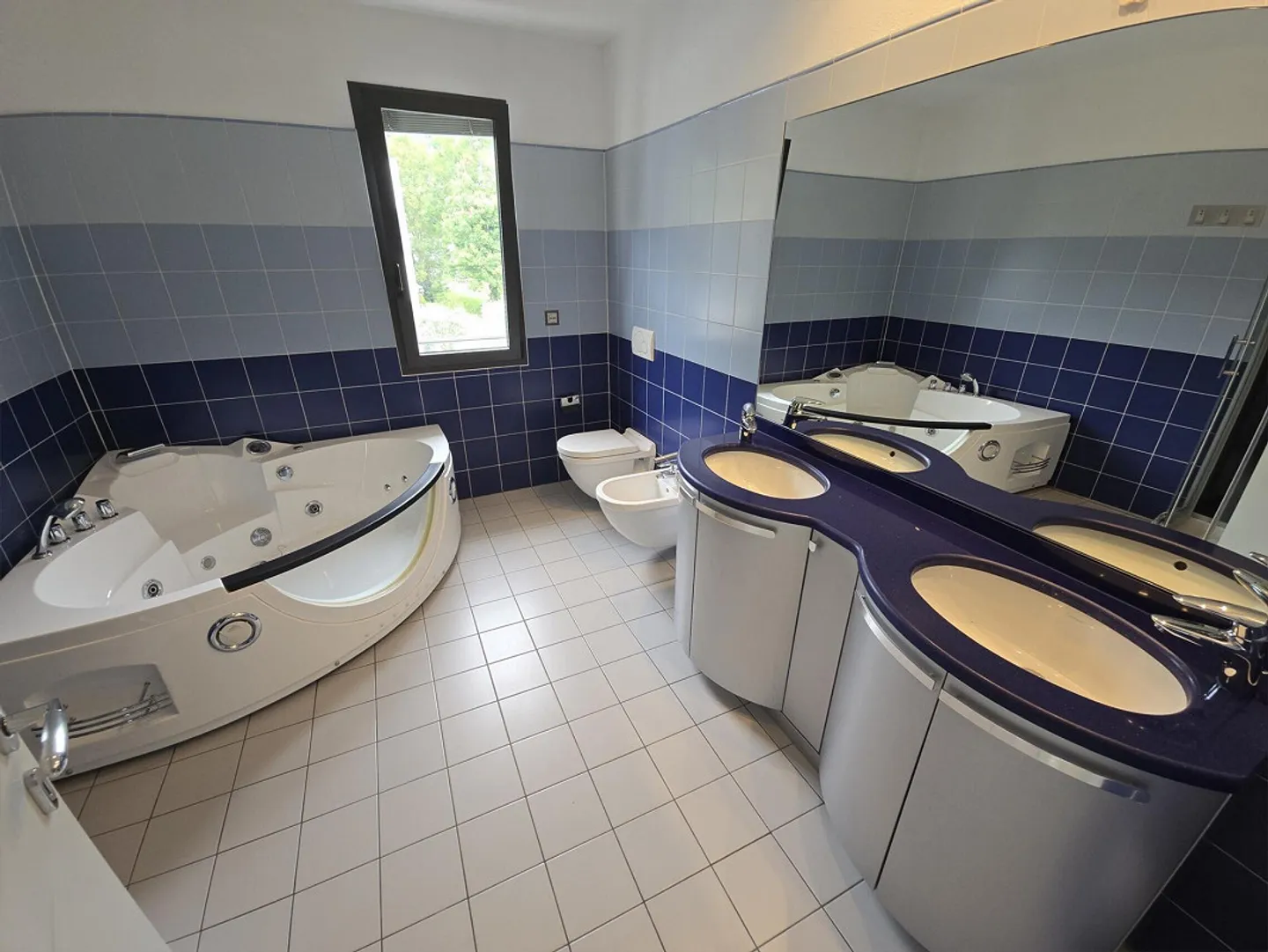 ATTICO DUPLEX 6.5 ZIMMER MIT DREI TERRASSEN IN TAVERNE - Foto 6 von 9